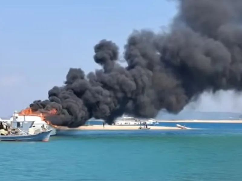 Λευκάδα: Στις φλόγες σκάφος με ιταλική σημαία – Σώοι οι 3 επιβαίνοντες (Βίντεο)