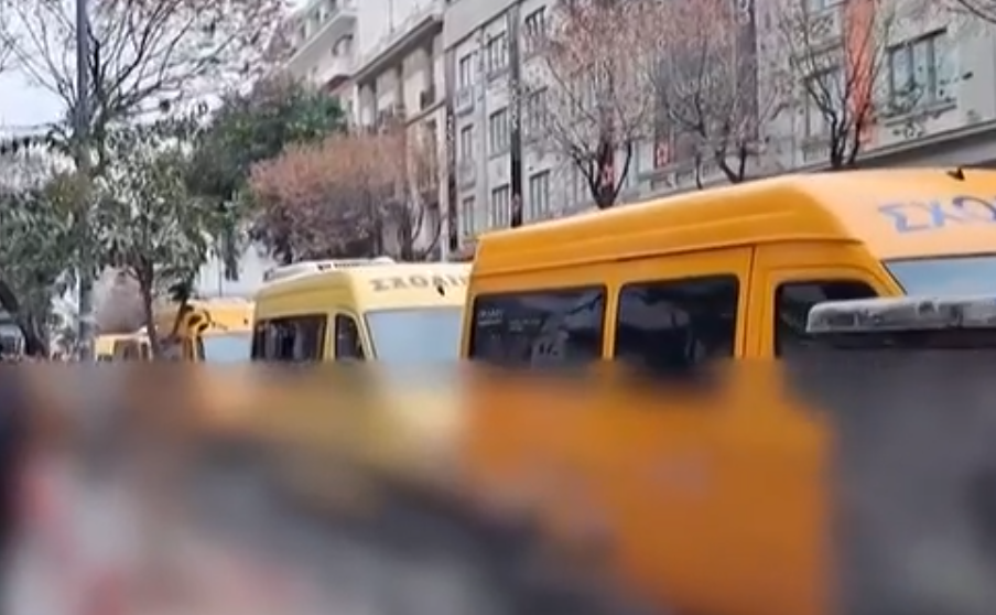 Χανιά: Στο αυτόφωρο οδηγός και συνοδός για τα δύο 4χρονα που έμειναν ώρες στο λεωφορείο