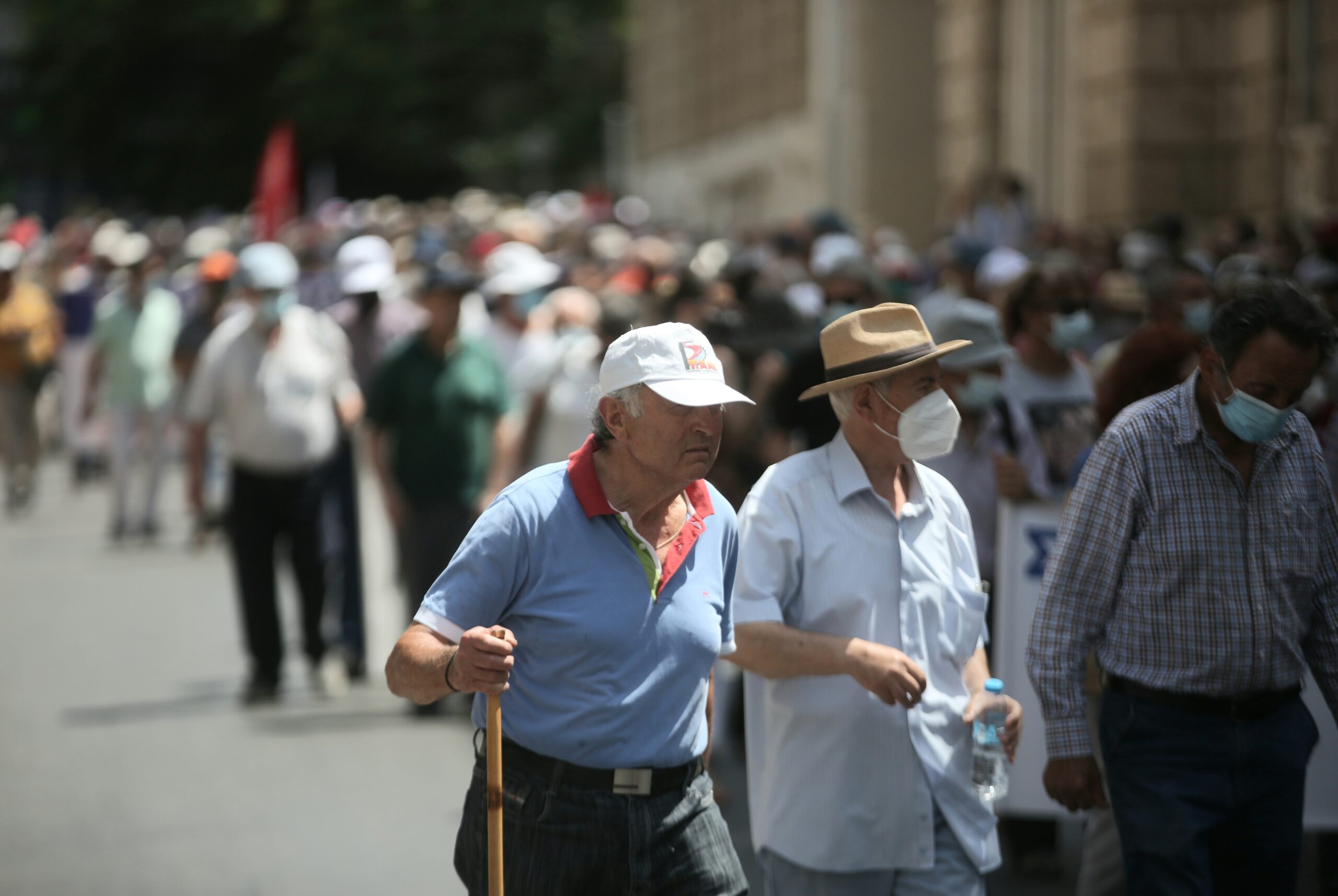 Συντάξεις Οκτωβρίου: Ανατροπή με την πληρωμή στους συνταξιούχους – Ποιοι εισπράττουν πρώτοι (Βίντεο)