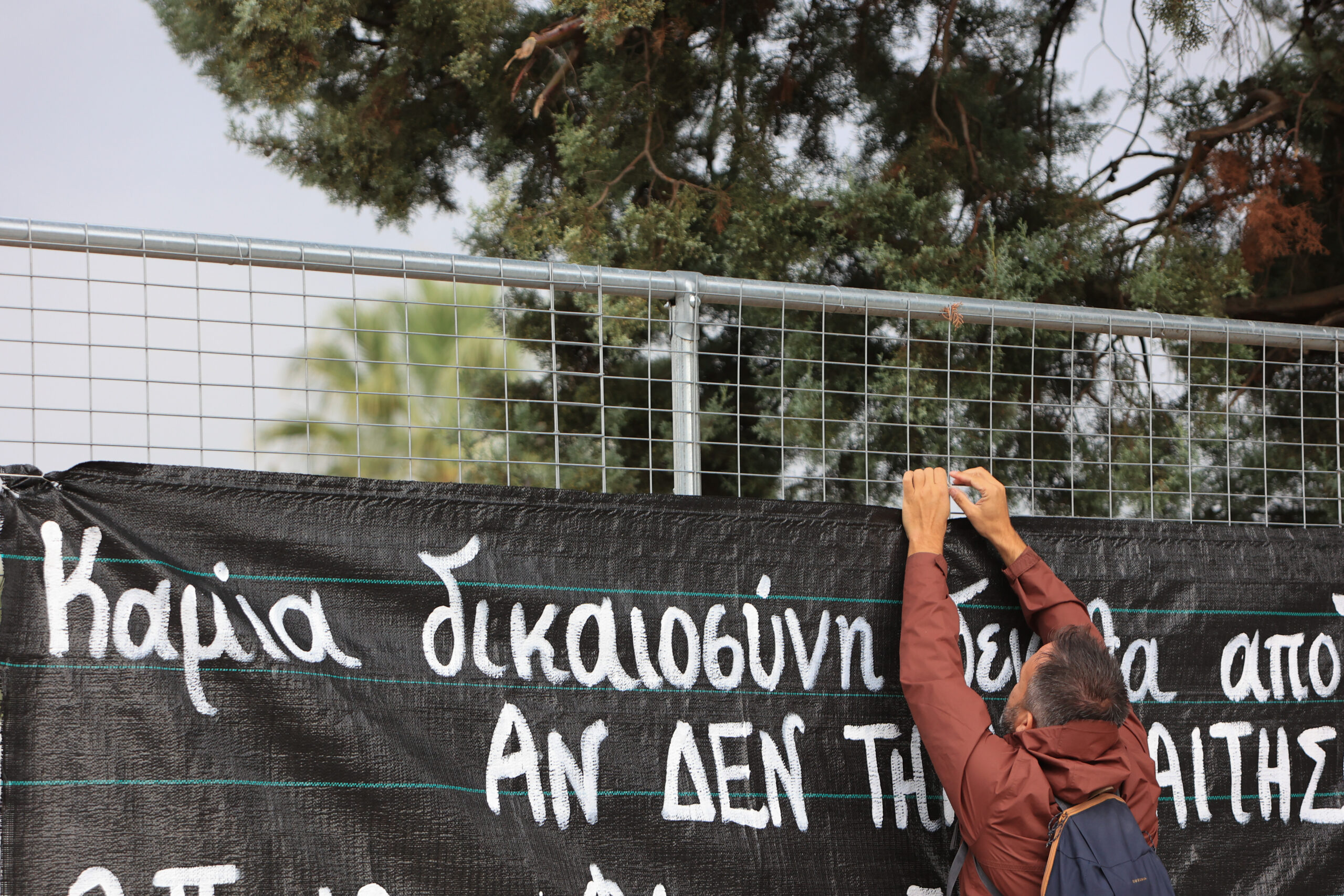 Δίκη για τα Τέμπη: Με τις καταθέσεις της οικογένειας Μπέζα ξεκίνησε η σημερινή συνεδρίαση (Βίντεο)