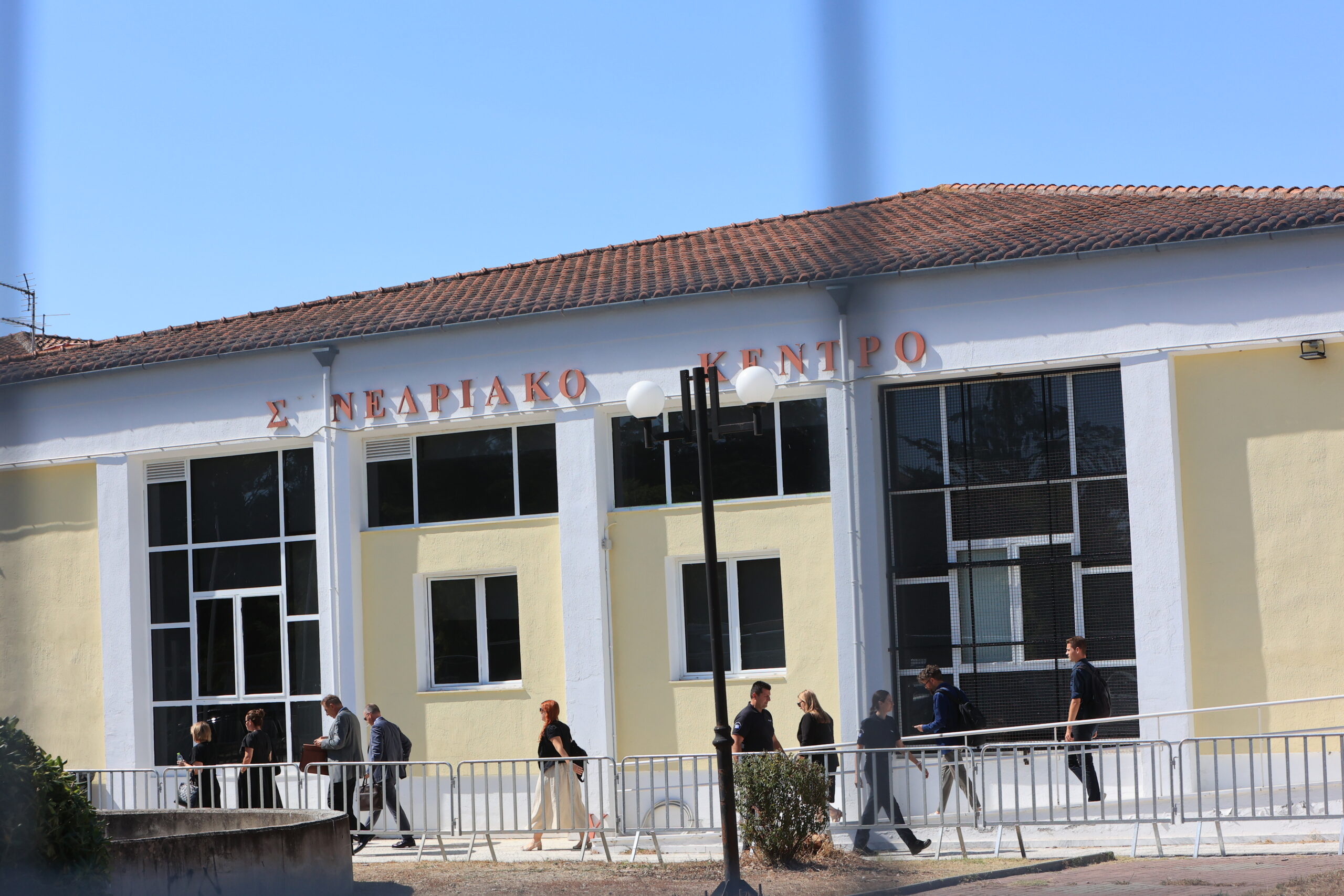 Δίκη για Τέμπη: Η κατάθεση της συζύγου και της κόρης του μηχανοδηγού – «Μέσα σε ένα βράδυ όλα χάθηκαν»