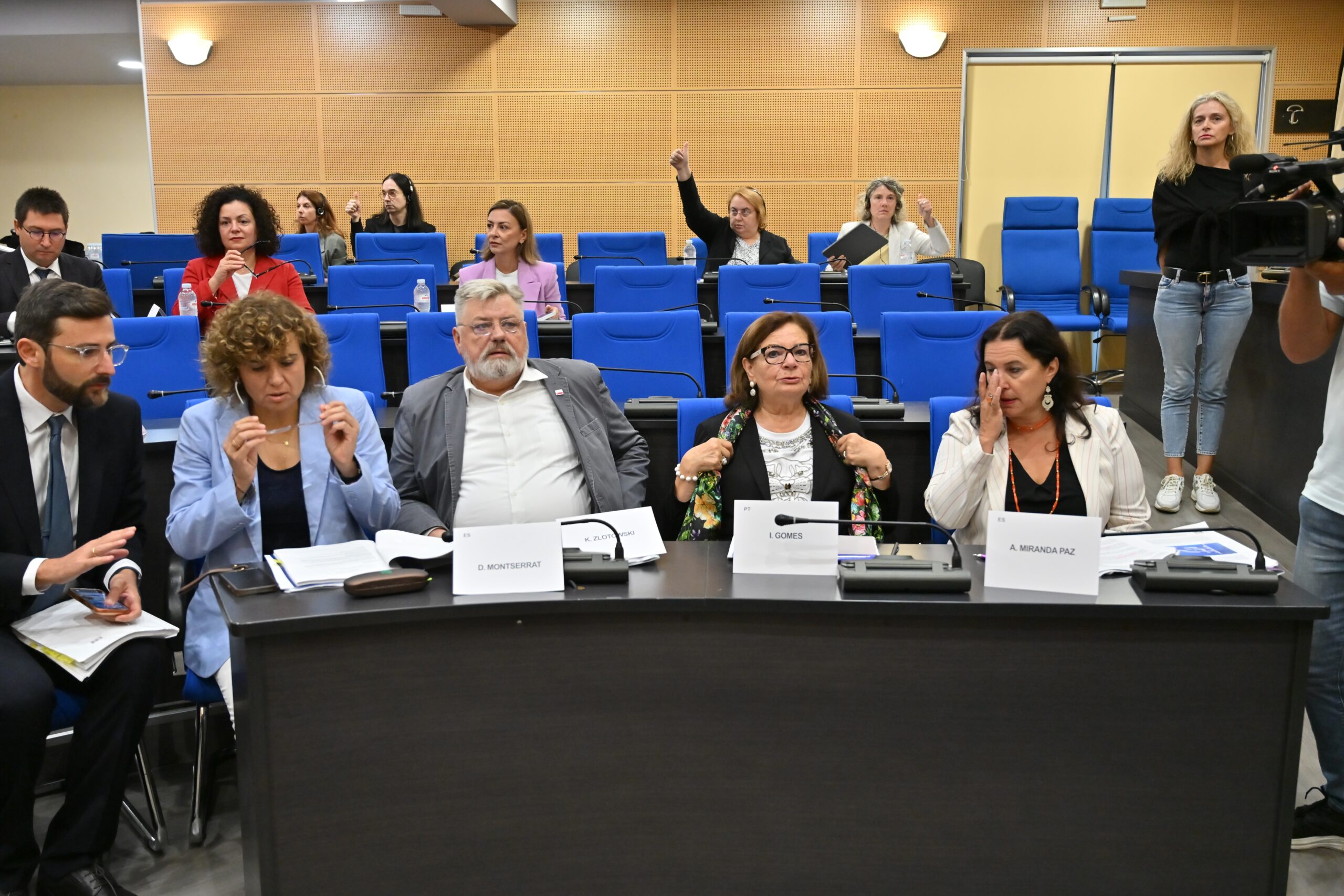 Λάρισα – Τέμπη: Συνάντηση συγγενών θυμάτων με αντιπροσωπεία του Ευρωκοινοβουλίου – Οι καταγγελίες Ασλανίδη για τα τρένα