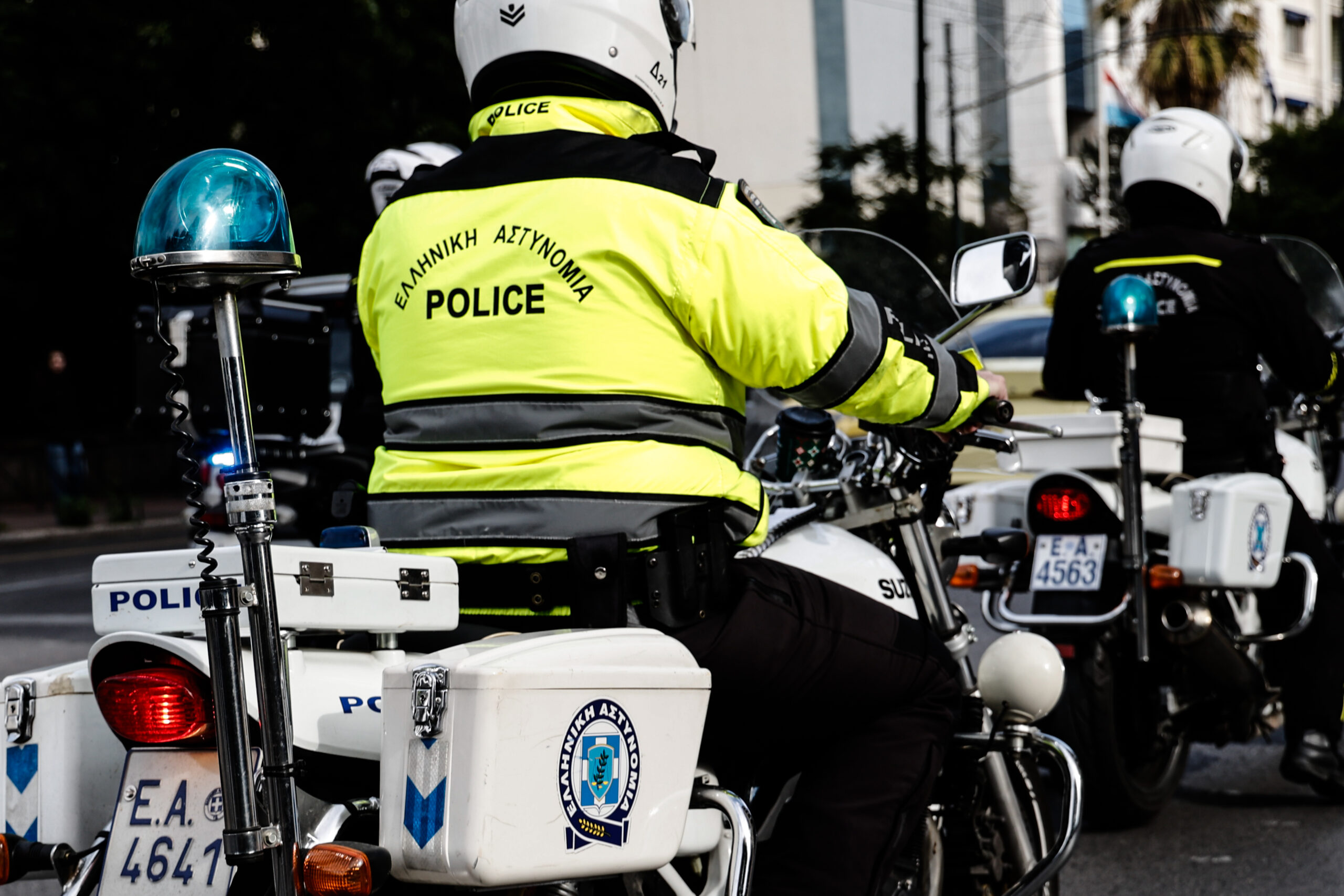 Βόλος: Ελεύθερος με εγγύηση και απαγόρευση εξόδου ο αστυνομικός για τα «φακελάκια» των κλήσεων