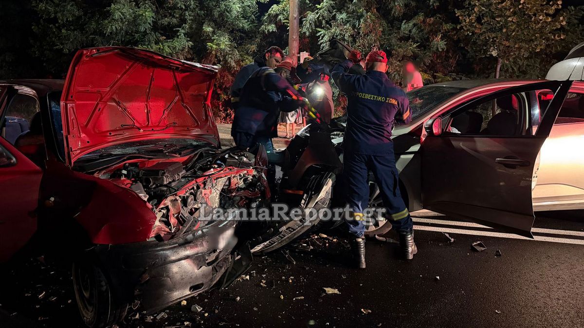 Λαμία: Σφοδρή μετωπική σύγκρουση αυτοκινήτων – Στο νοσοκομείο 4 άτομα (Βίντεο)