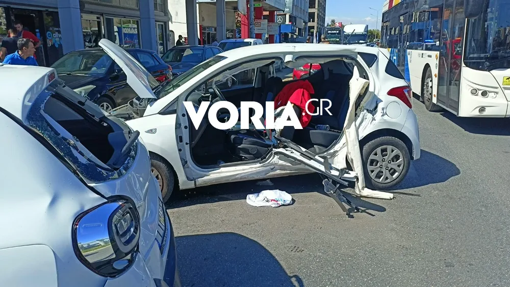 Τροχαίο ατύχημα στη Θεσσαλονίκη: Οδηγός υπέστη επιληπτική κρίση – Παρέσυρε 4 οχήματα (Βίντεο)