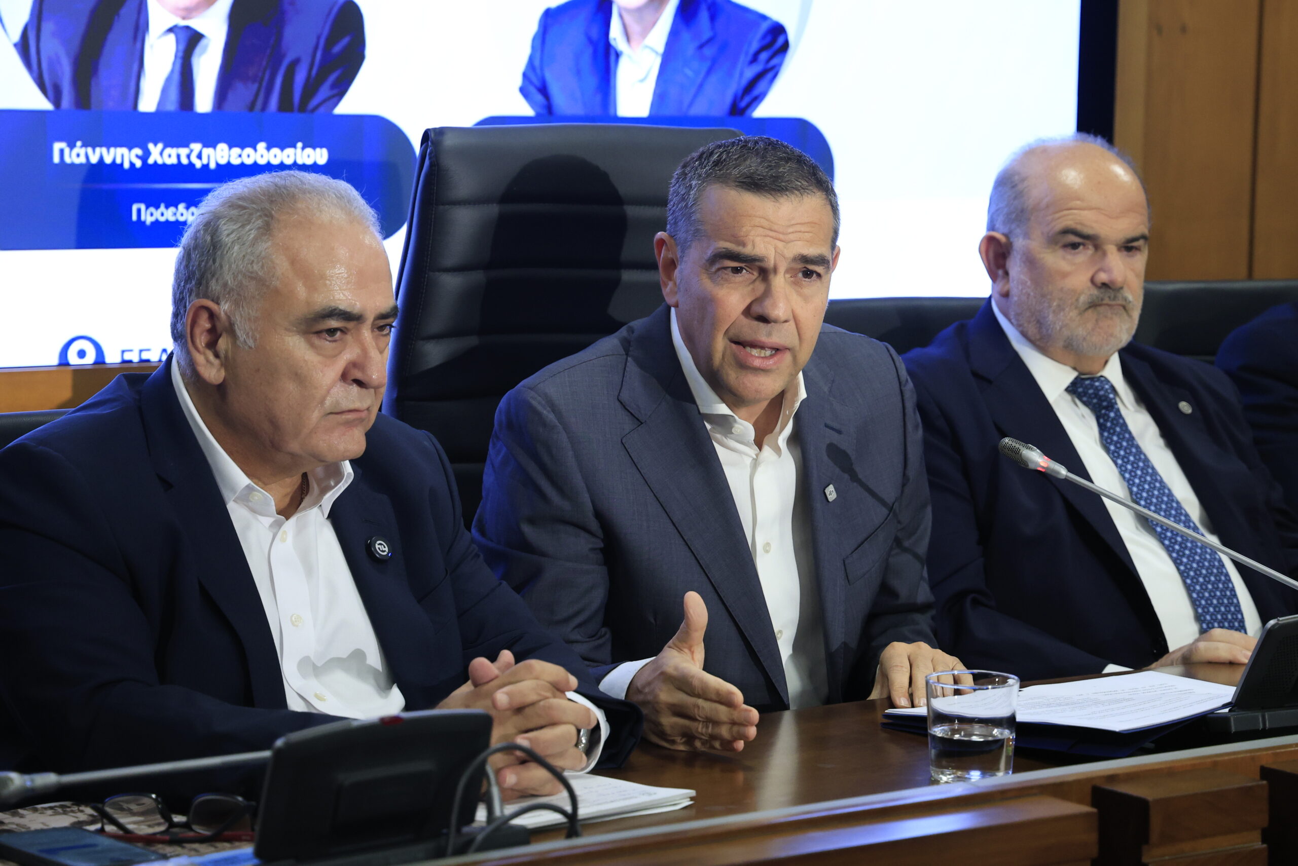 Τσίπρας στο ΕΕΑ: Προτάσεις για μικρομεσαίες επιχειρήσεις – ΦΠΑ 6% στα βασικά αγαθά