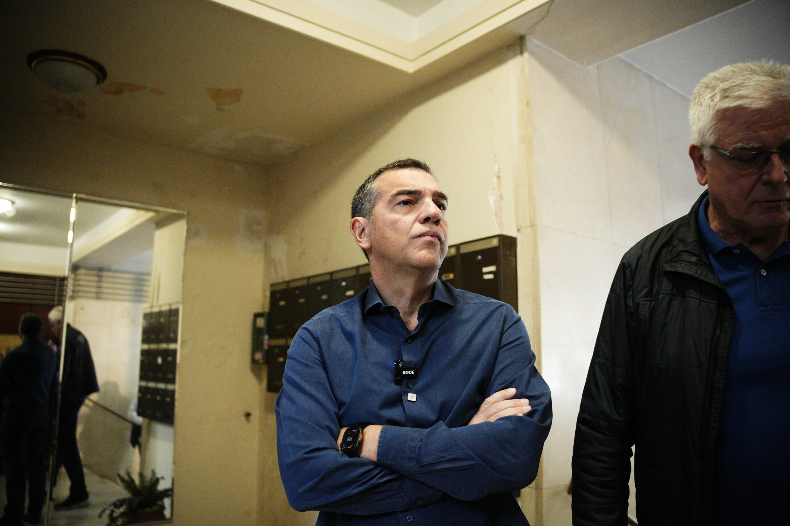 Τσίπρας από Κυψέλη: «Ρωγμές, πόρτες που δεν κλείνουν, ξεκολλημένες κάσες – Με την ασφάλεια δεν μπορούμε να παίζουμε» (Βίντεο)