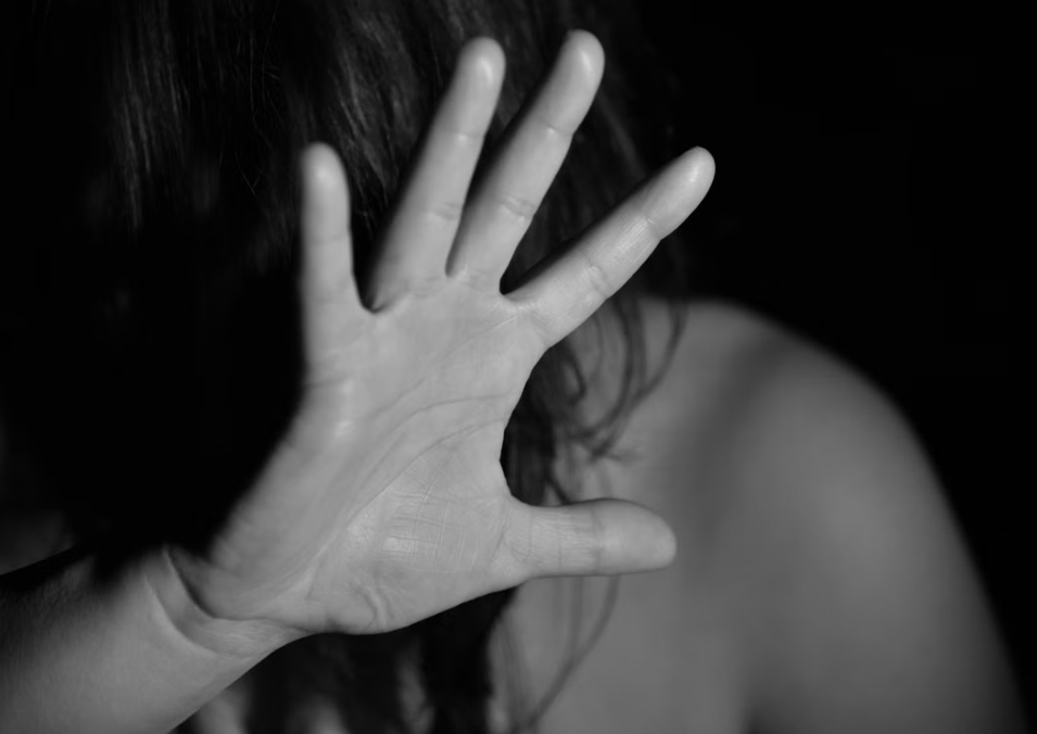 Φρίκη στην Αλβανία: 12χρονη κακοποιούνταν από τη θεία και τον ξάδερφό της