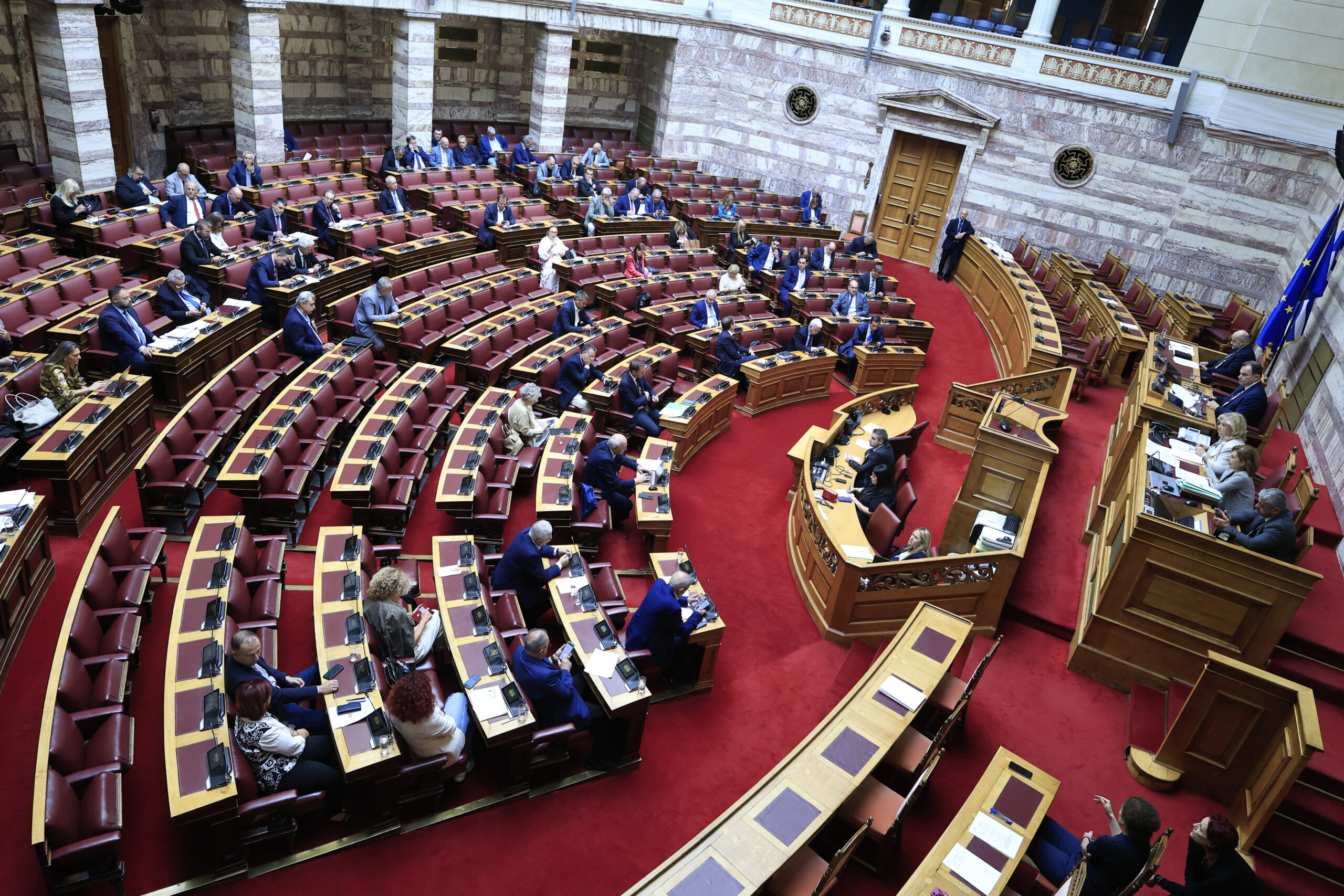 Αυγενάκης-Λαζαρίδης: Διαφοροποιήσεις από βουλευτές της ΝΔ στην ψηφοφορία για την άρση ασυλίας