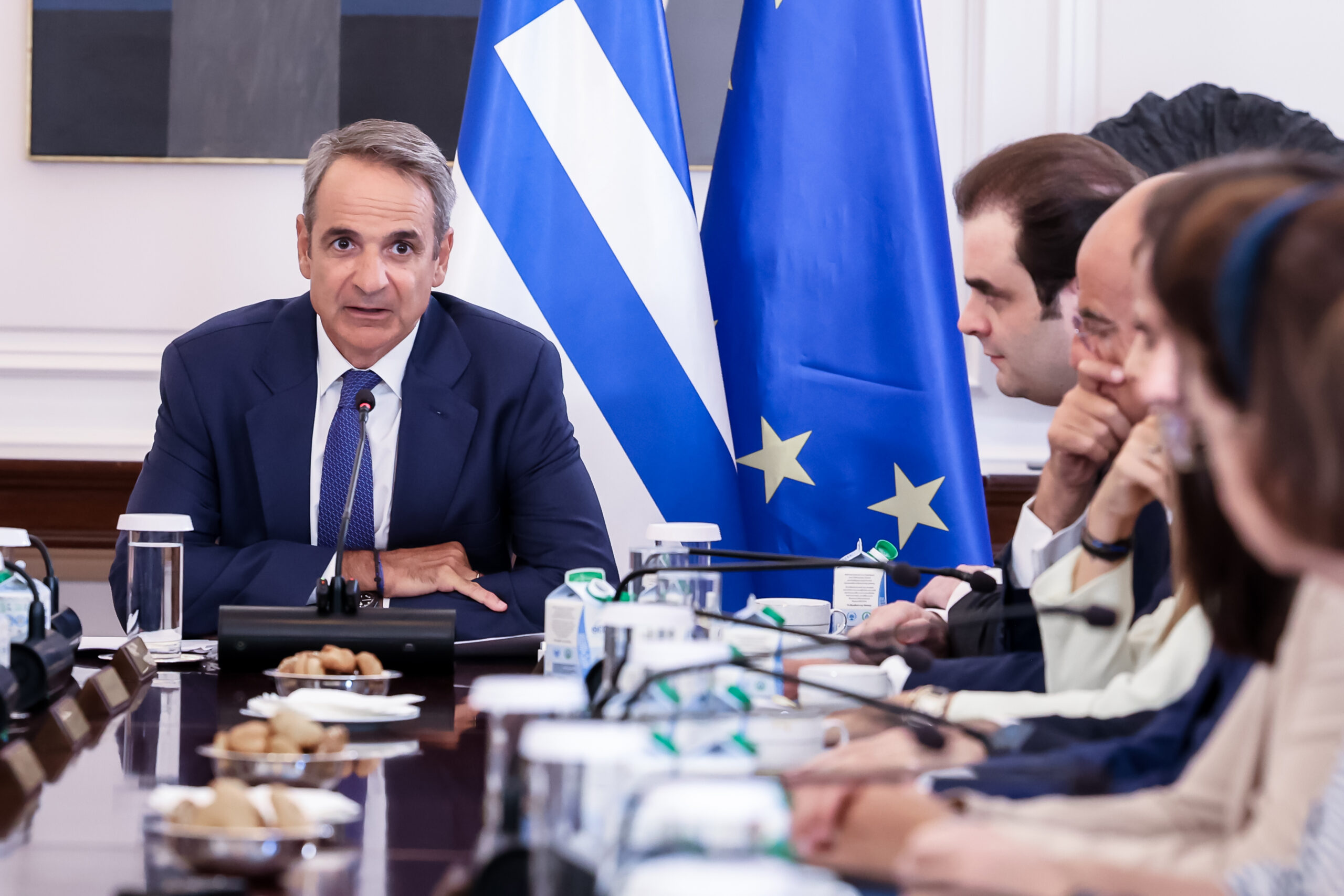 Το πακέτο μέτρων για τα καύσιμα: Η κυβέρνηση αγωνιά για το ράλι των τιμών και την ακρίβεια που θα φέρει στα τρόφιμα  – Οι Βρυξέλλες και ο φόβος νέων ανατιμήσεων