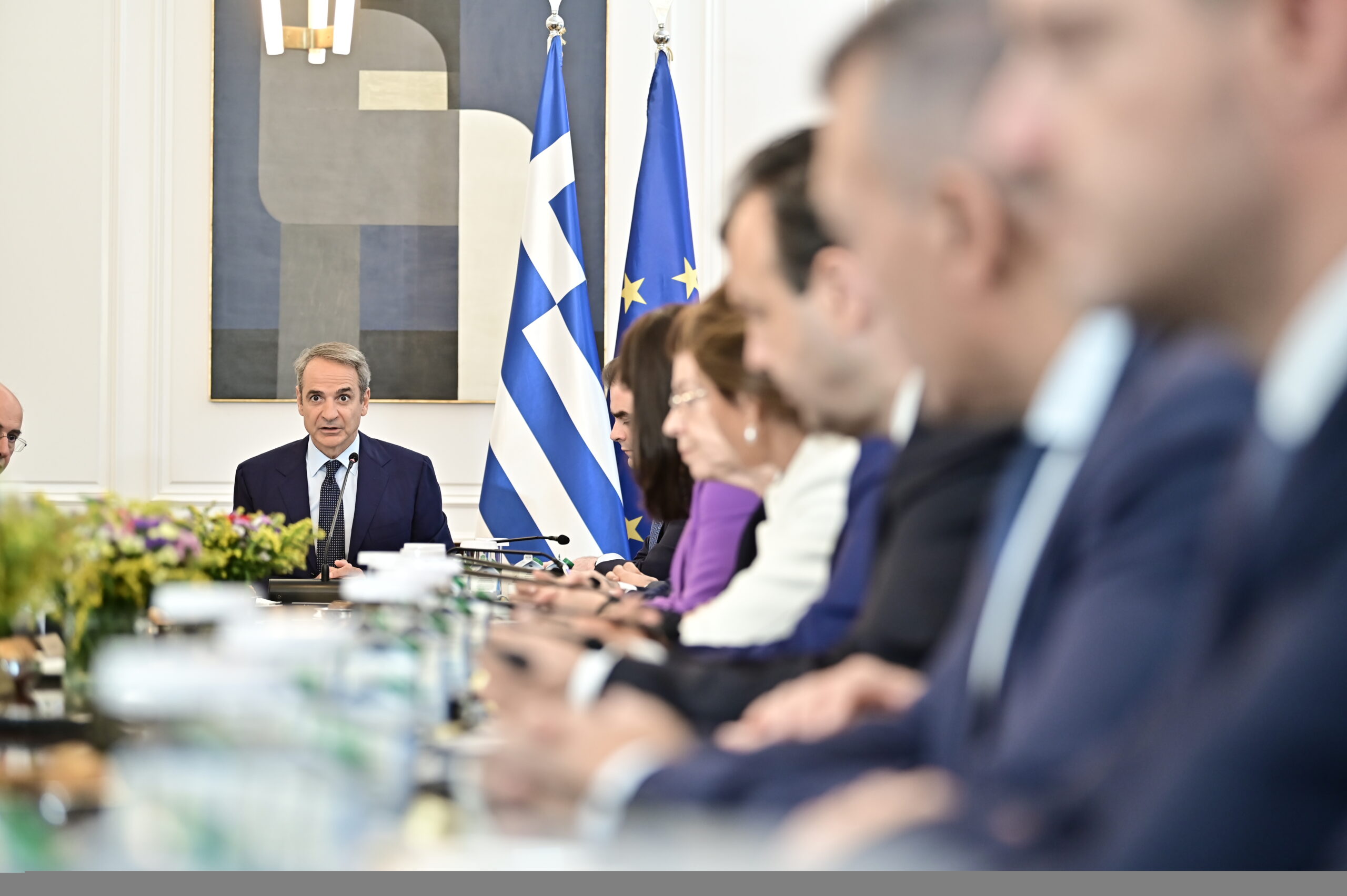Πυρ ομαδόν από αντιπολίτευση για τα νέα μέτρα – Επίθεση σε κυβέρνηση και Μητσοτάκη για την ακρίβεια