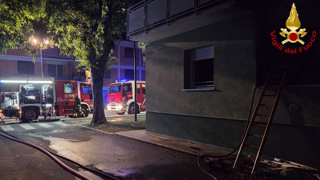 Φονική πυρκαγιά στην Τοσκάνη: Δύο νεκροί, 13 τραυματίες και δραματική διάσωση βρέφους (Βίντεο)