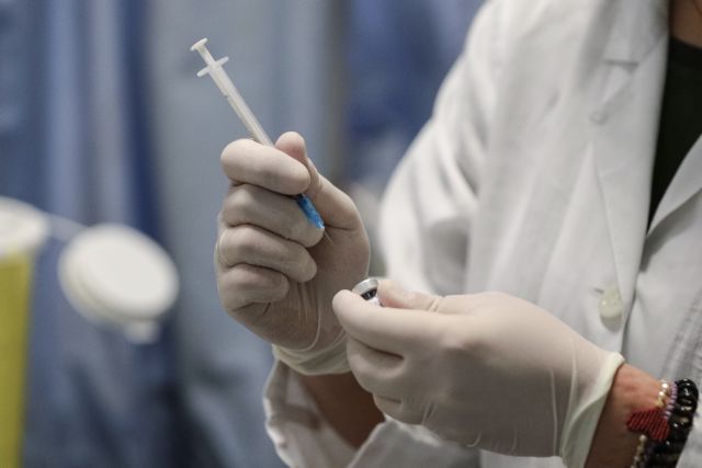 Αττική: «Ιατρείο» σε βίλα και θεραπείες χιλιάδων ευρώ – Η καταγγελία για «μαϊμού» γιατρό (Βίντεο)