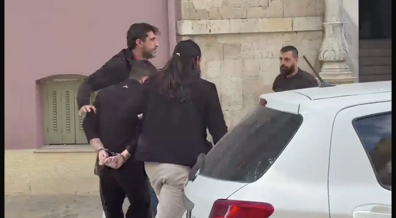 Ηράκλειο: Στη φυλακή ο 40χρονος για τις παρακολουθήσεις γυναικών – Εκατοντάδες αρχεία παιδικής πορνογραφίας (Βίντεο)