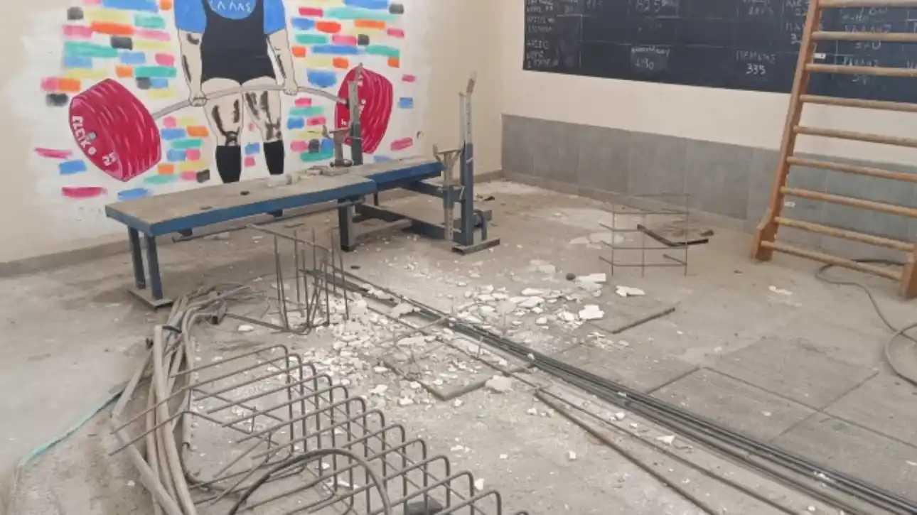 Ελευσίνα: Σοβαρές καταγγελίες για πεσμένους σοβάδες, φθορές και εγκατάλειψη στο Δημοτικό Στάδιο
