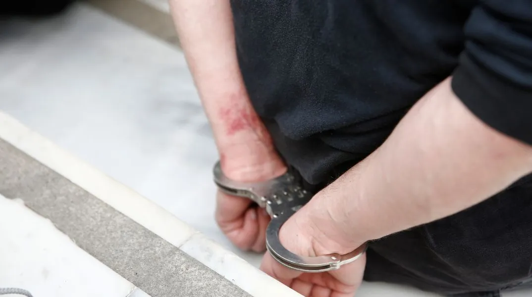 Θεσσαλονίκη: Προφυλακίστηκε 52χρονος για απάτη με εικονικές εταιρείες (Βίντεο)
