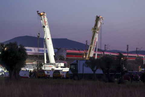 epa13337128 Rescue team members with heavy machinery at the scene where two high-speed trains (AVE in Spanish symbols), one of Renfe and another of Iryo, that have crashed in the village of Urda, Toledo, Spain, 28 October 2026. At least 68 people have been killed in the accident, according to local authorities.