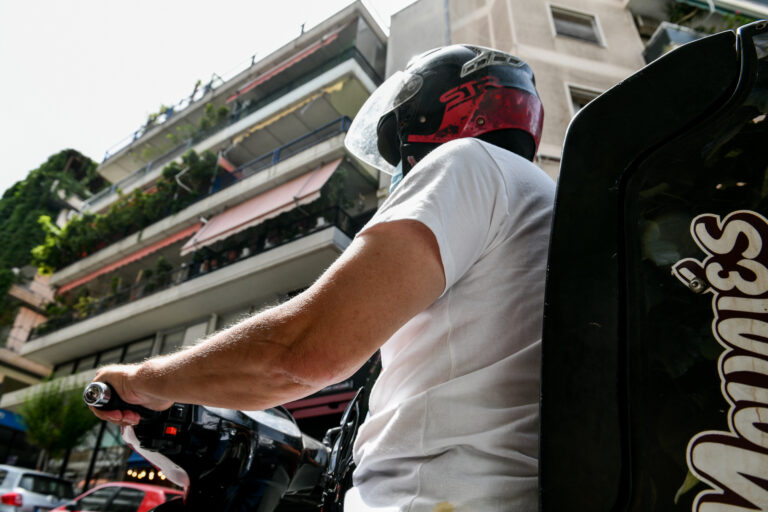 courier (ΤΑΤΙΑΝΑ ΜΠΟΛΑΡΗ/ EUROKINISSI)