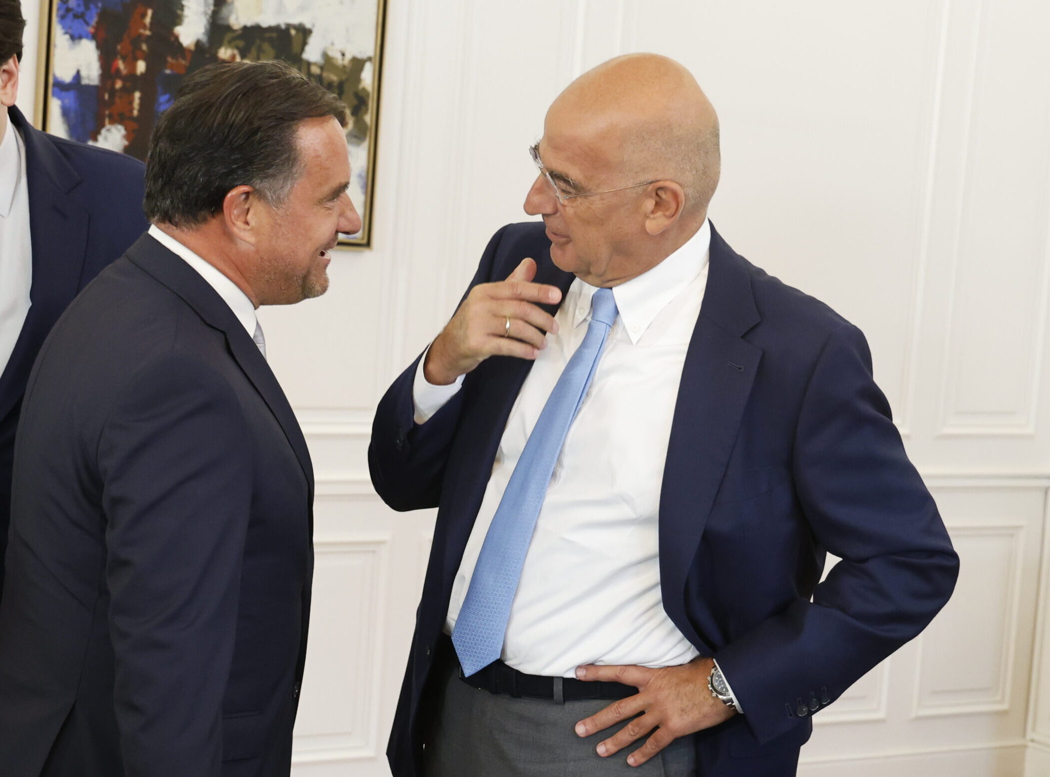 Άλλο Κάρπαθος–Αθήνα κι άλλο Βενετία–Αθήνα – Η κομματική παρέα έχει αξία αλλά η άμυνα της χώρας δεν γίνεται με ωράριο… γενεθλίων