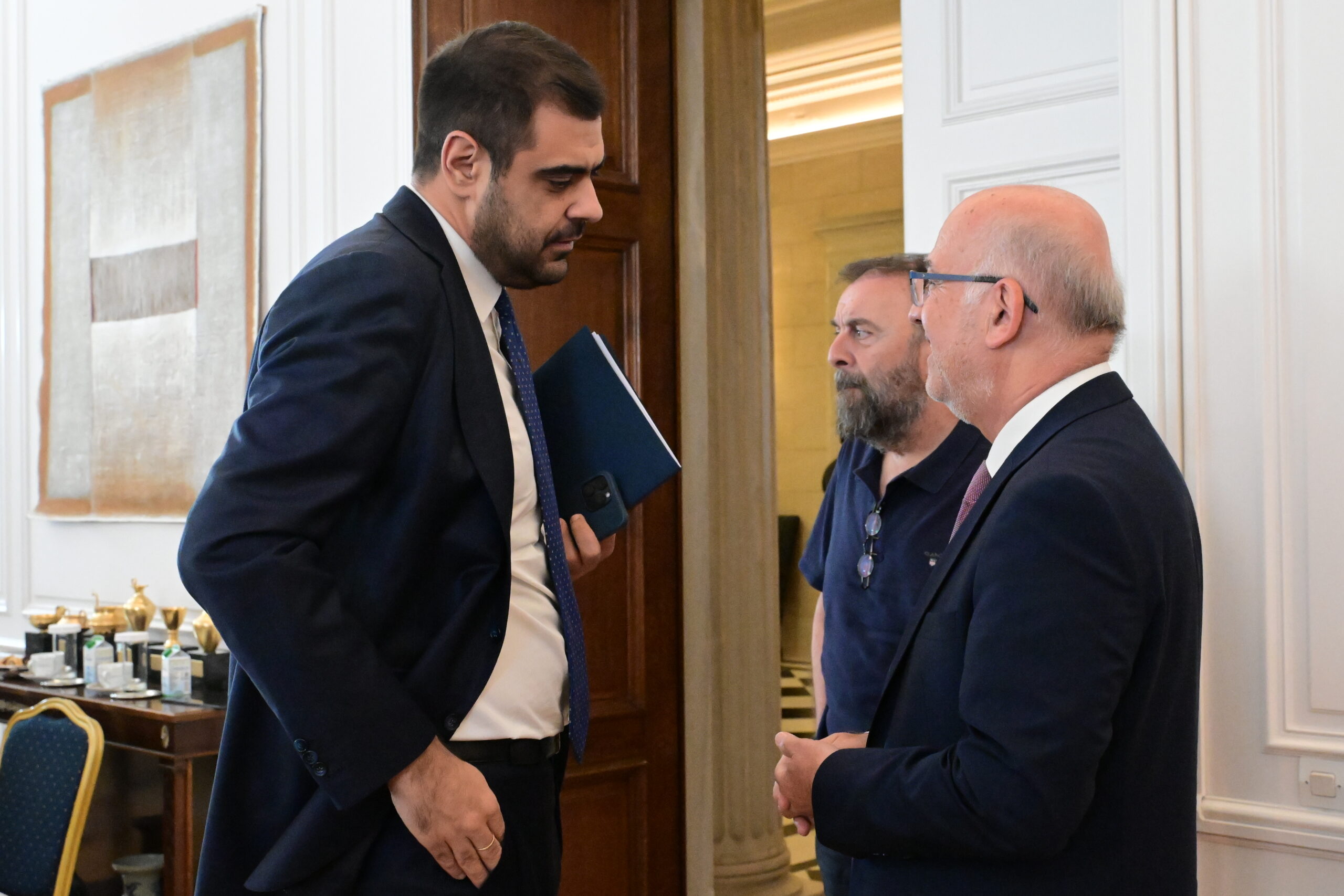 Κάλυψη από την κυβέρνηση σε Φλωρίδη – Μαρινάκης: «Πιστεύουμε στην αθωότητα του κ. Τριαντόπουλου»