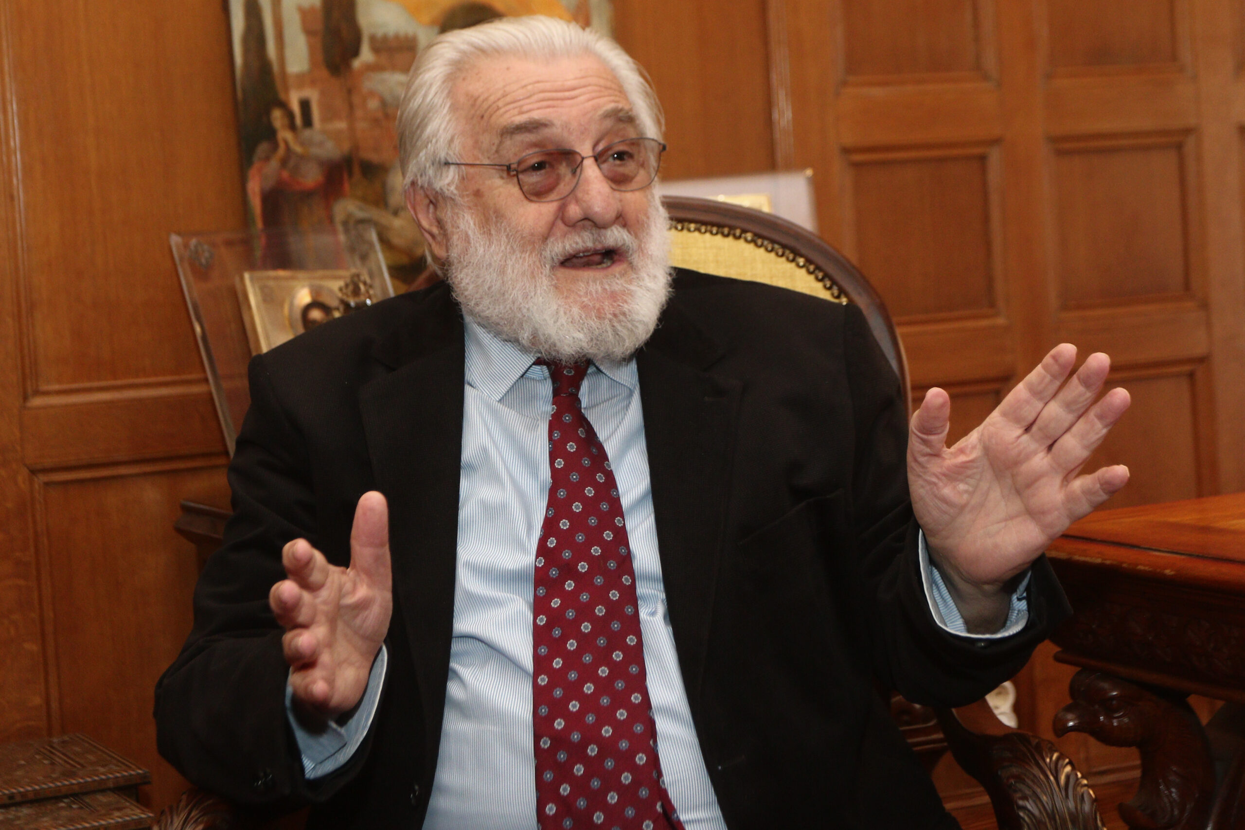 Με τον σκηνοθετητη της ταινιας Καποδιστριας Ιωαννη Σμαραγδή και με τον Υπεύθυνο της εταιρείας διανομής "Tanweer" κ. Ιωάννη Καλφακάκο , συναντηθηκε σημερα ο Αρχιεπίσκοπος Ιερωνυμος στην Αρχιεπισκοπή Αθηνων