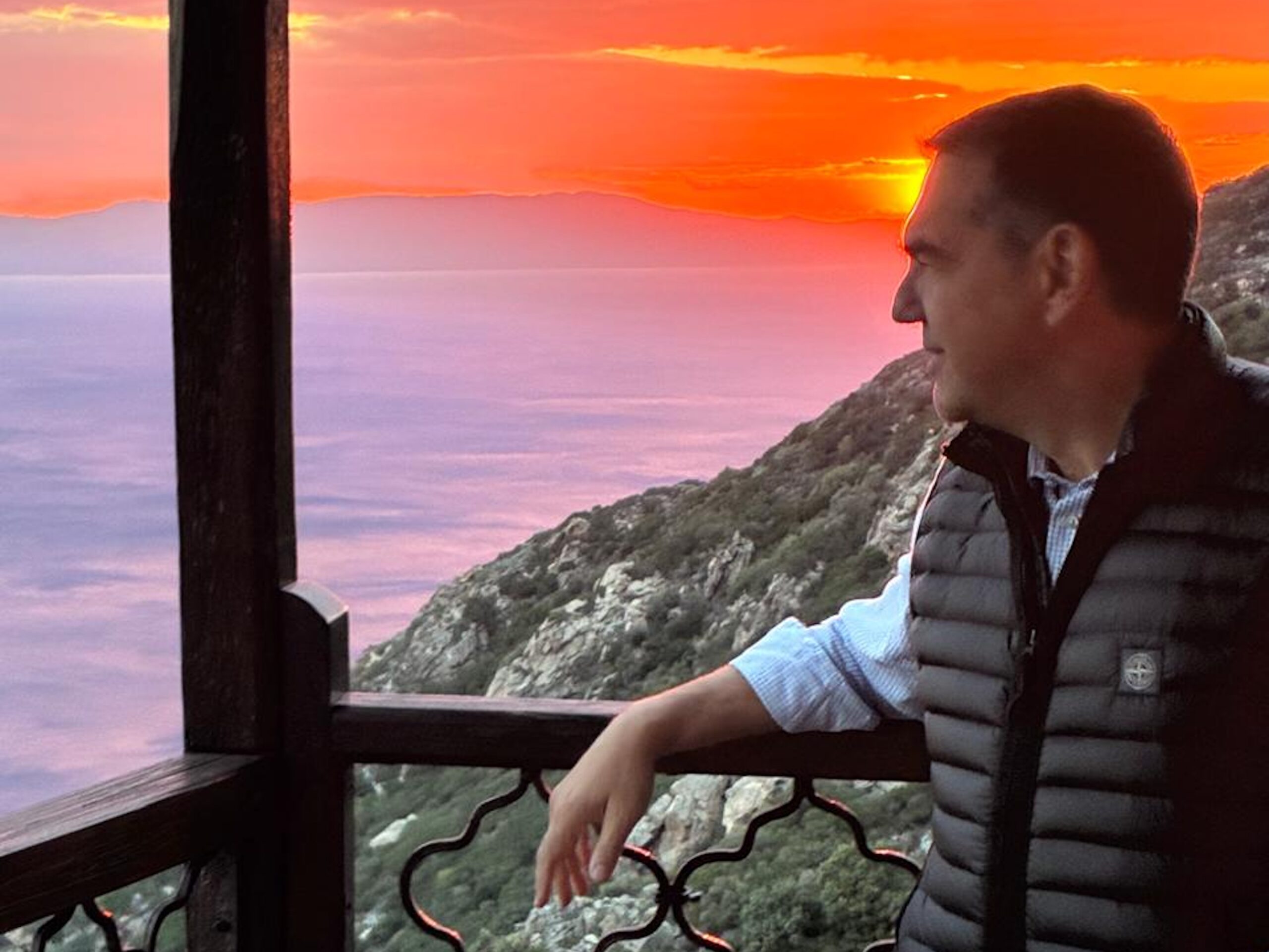 Ο πρόεδρος της ΕΛΛΑΣ, Αλέξης Τσίπρας, επισκέφθηκε το Άγιο Όρος, όπου είχε συναντήσεις και επαφές στο πλαίσιο της επίσκεψής του στην Αθωνική Πολιτεία Πέμπτη 1 Οκτωβρίου 2026