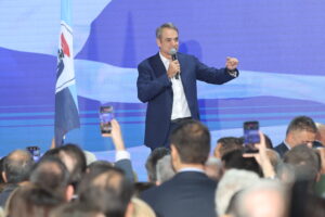 Τα πολλαπλά μηνύματα Μητσοτάκη για τα 52 χρόνια της ΝΔ – Πρόβα εκλογών, μήνυμα κατά της αλαζονείας και άνοιγμα στο «κέντρο» – Χωρίς καμία αναφορά στον Σαμαρά