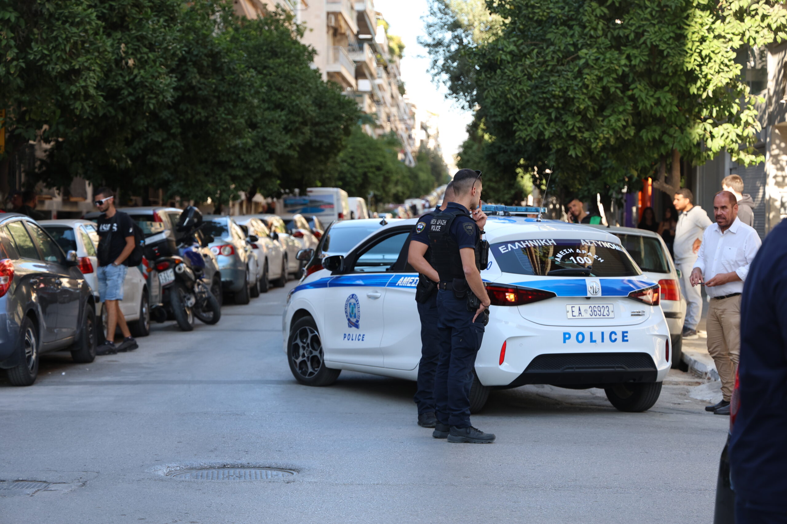 Καλλιθέα: «Μας είπαν ότι υπάρχουν βόμβες» – Απομακρύνθηκαν τα εκρηκτικά (Βίντεο)