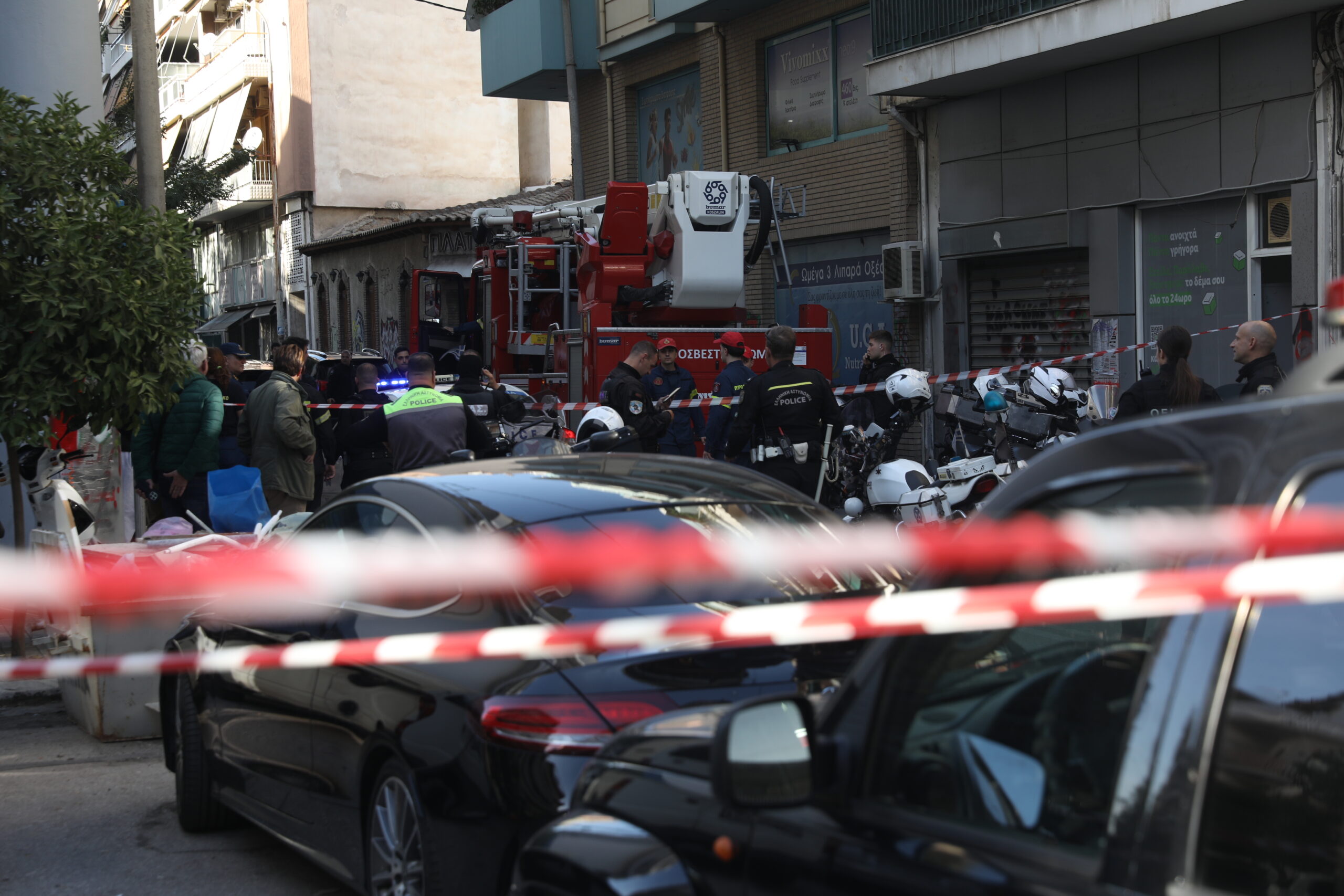 Έκρηξη στον Κολωνό: Τέσσερις τραυματίες, ανάμεσά τους δύο αστυνομικοί – Στο σημείο η Αντιτρομοκρατική