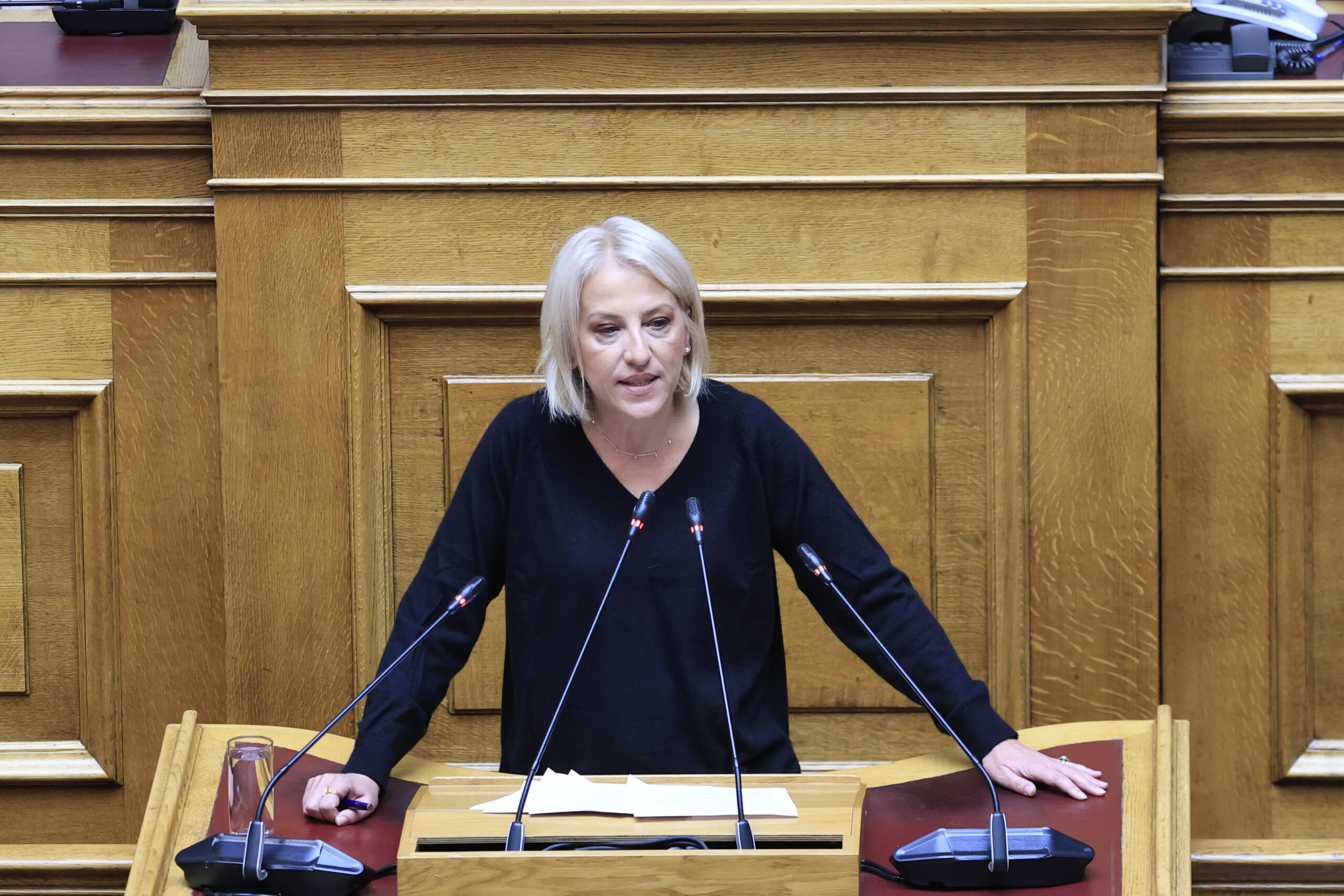 Δούρου: «Βαρύτατα εκτεθειμένη η κυβέρνηση στο θέμα της παραίτησης της Κίμπερλι Γκιλφόιλ»