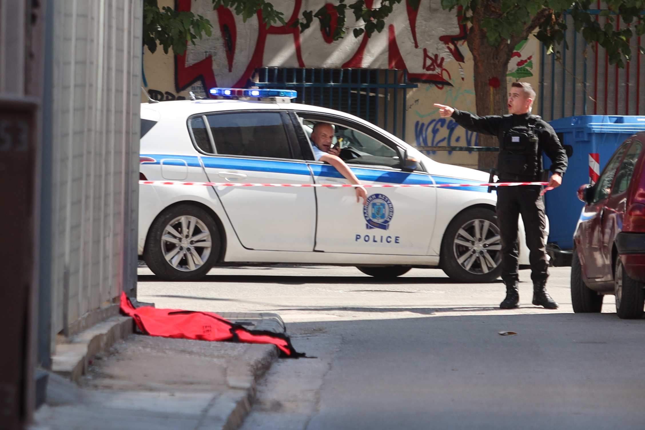 Λήξη συναγερμού στον Πειραιά – Απομακρύνθηκαν τα τμήματα όλμου από το ΤΕΝΞ (Βίντεο)