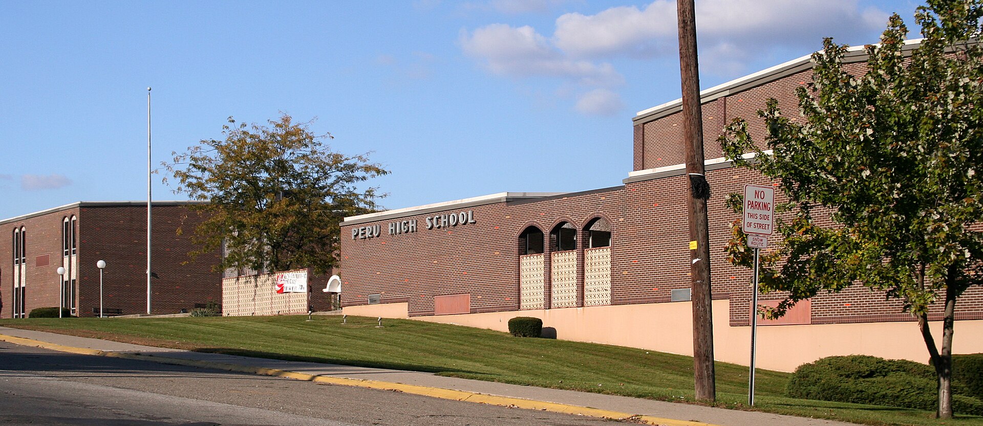 Peru, Indiana high school. Photo shot by Derek Jensen (Tysto), 2005-October-28