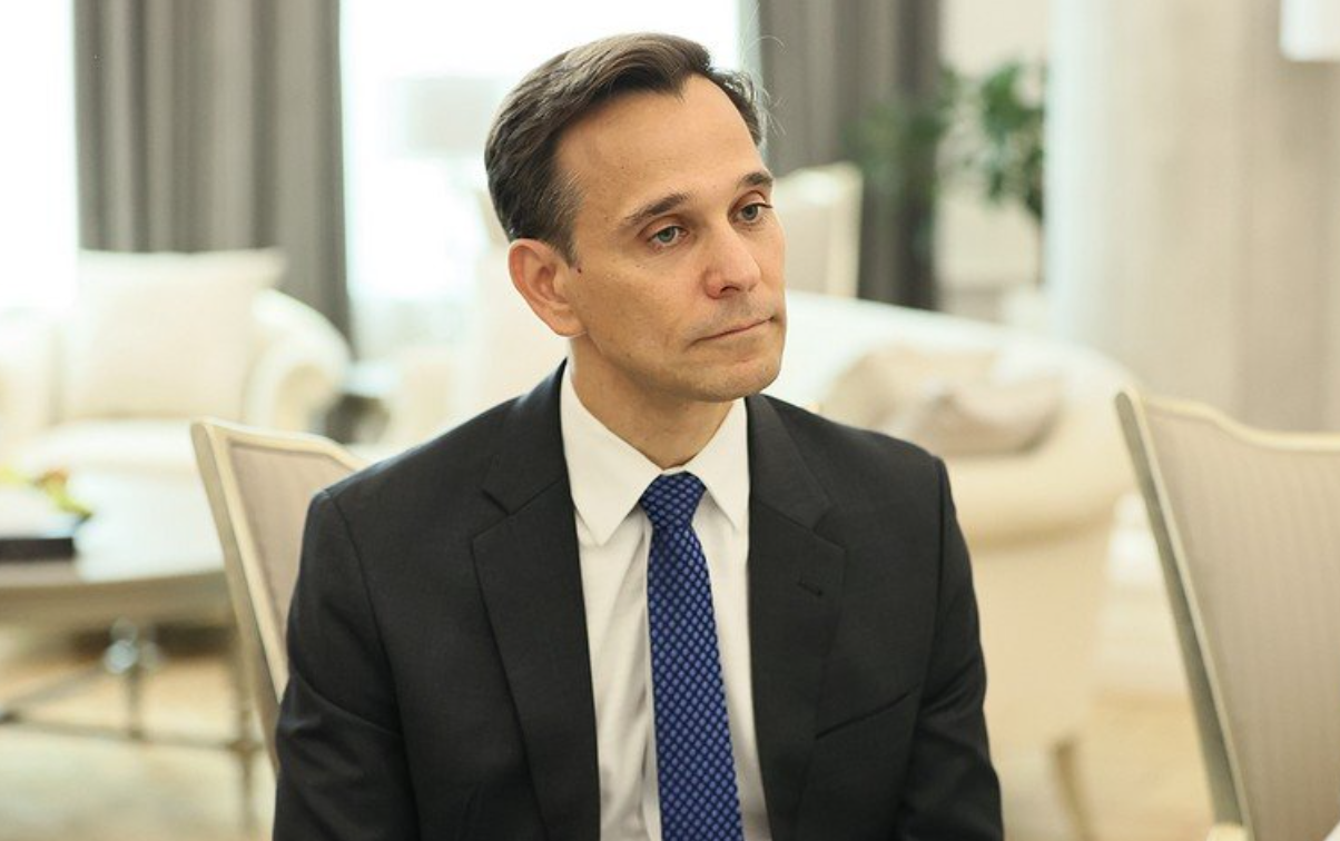 Η Γκίλφοϊλ έφυγε ο Τζόσουα Χακ ήρθε: Ποιος είναι ο νέος επικεφαλής της αμερικανικής πρεσβείας στην Αθήνα