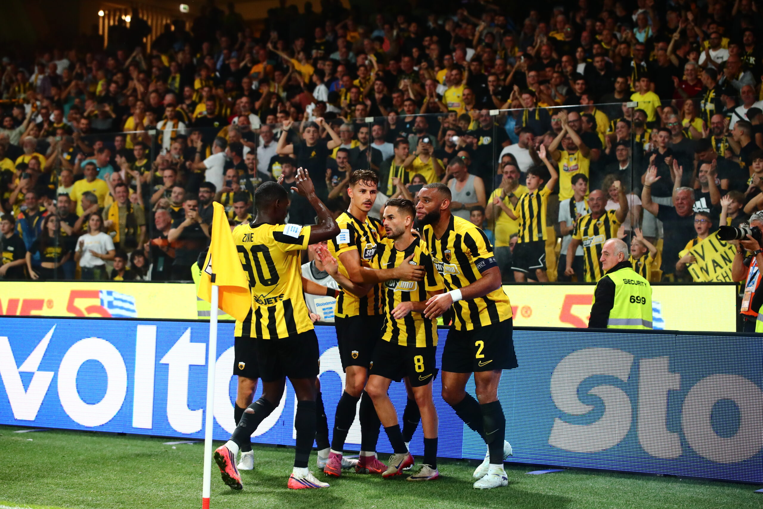 Champions League: Με 10.000 κόσμο στο πλάι της η ΑΕΚ, πάει για το «2 στα 2» στο Λονδίνο (22:00-MEGA)