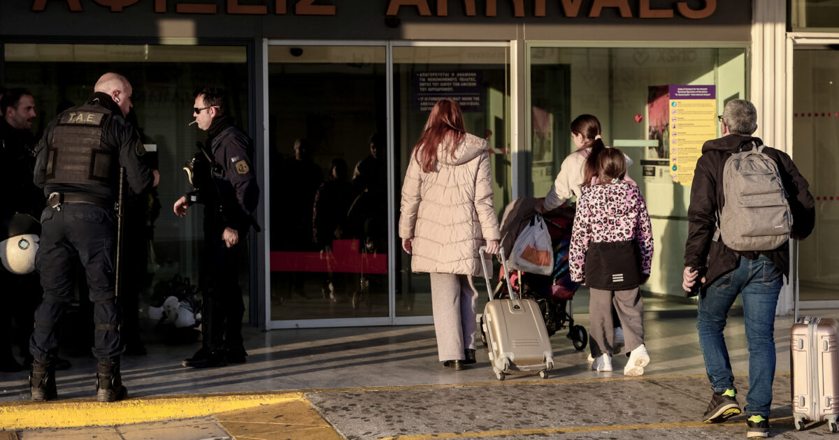 Bad weather disrupts flights at Heraklion Airport