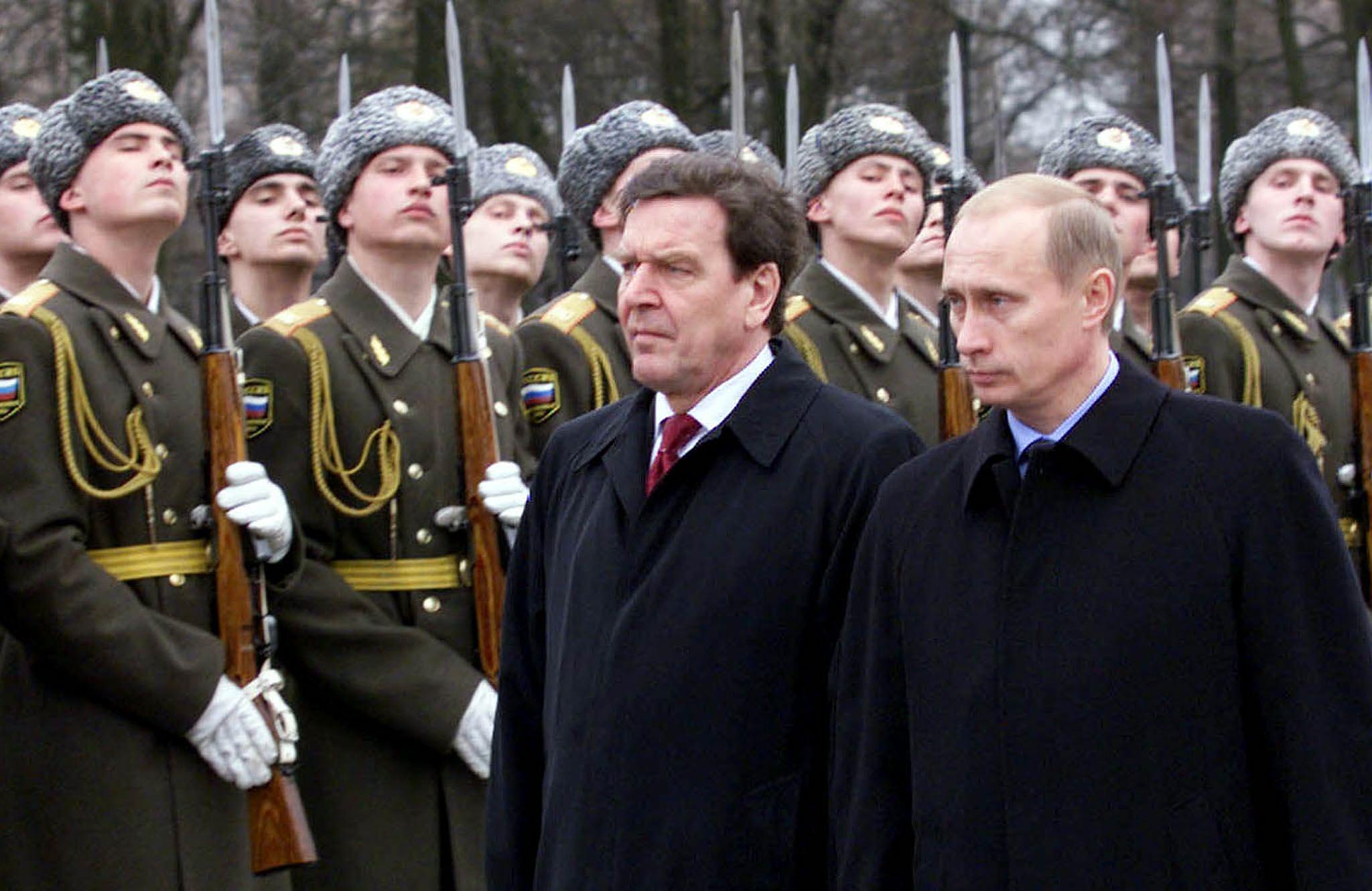 RUSSIA-GERMANY-PUTIN-SCHROEDER ΡΩΣΙΑ-ΓΚΕΡΧΑΡΝΤ ΣΡΕΝΤΕΡ-ΠΟΥΤΙΝ ΒΛΑΝΤΙΜΙΡ