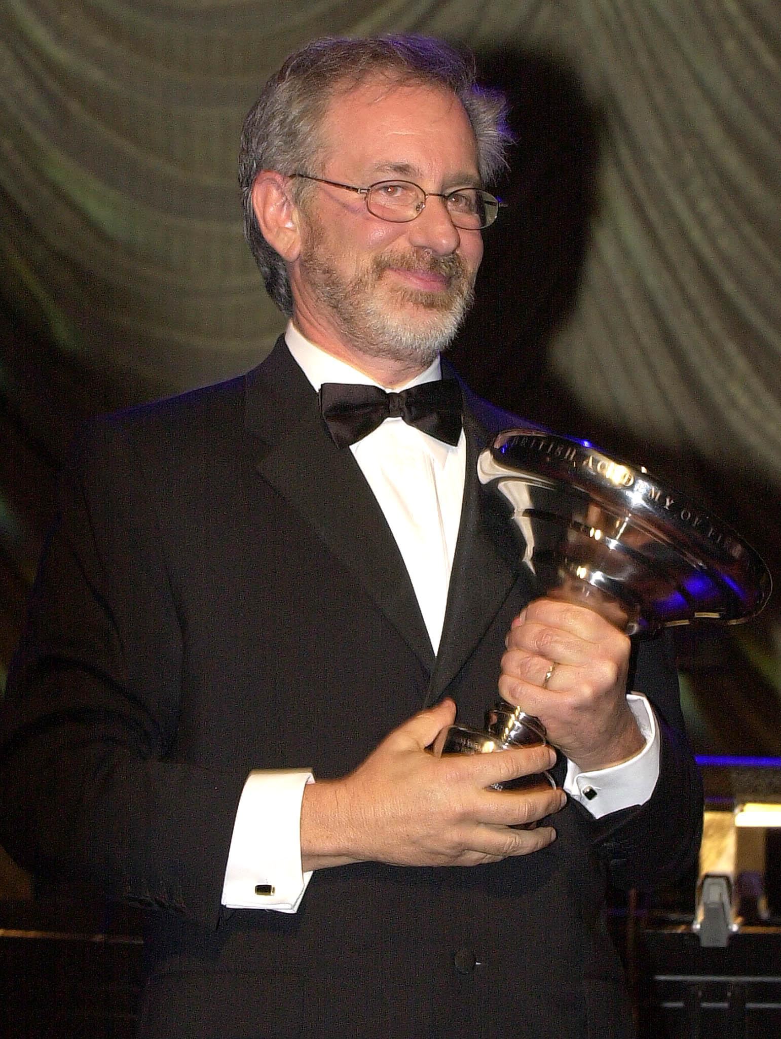 US-BRITANNIA AWARD-ONSTAGE ΣΚΗΝΟΘΕΤΕΣ-ΒΡΑΒΕΥΣΗ-ΣΤΙΒΕΝ ΣΠΙΛΜΠΕΡΓΚ