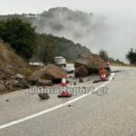 Φθιώτιδα: Έπεσαν ογκόλιθοι στην επαρχιακή οδό Διλόφου