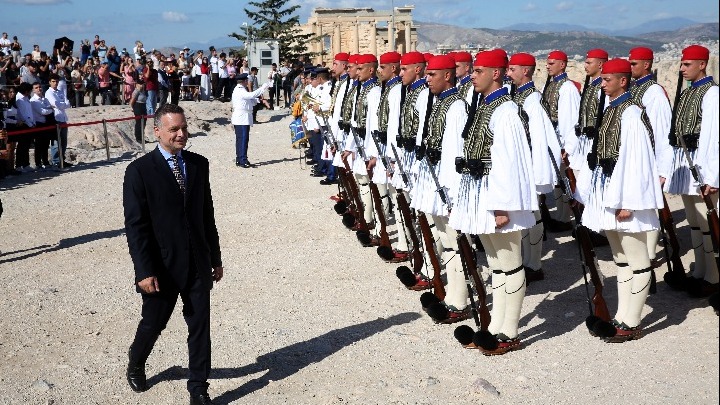 Απελευθέρωση της Αθήνας: Το ηχηρό μήνυμα του Χάρη Δούκα για τη Δημοκρατία