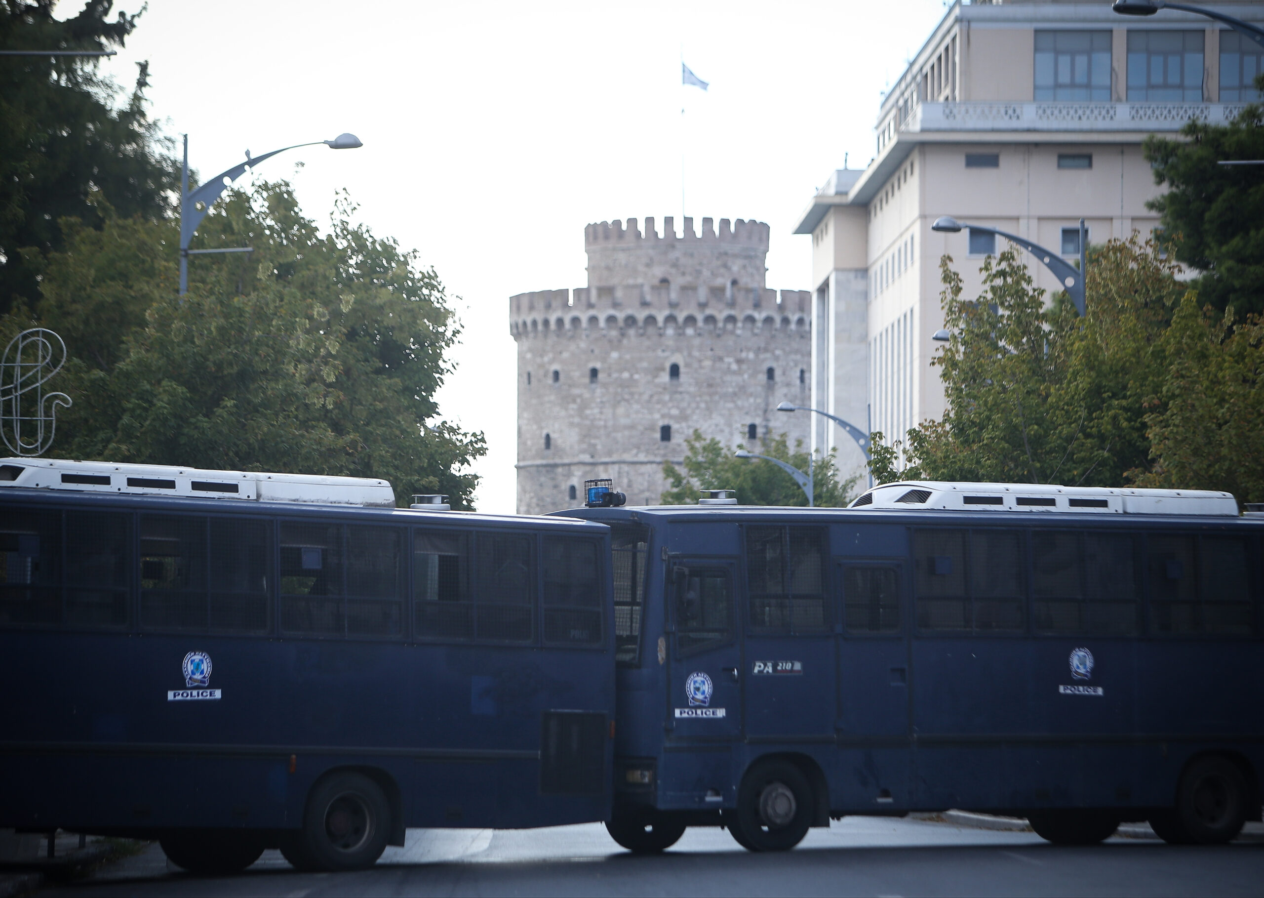 Σοκ στη Θεσσαλονίκη: Αυτοκτόνησε 42χρονος αστυνομικός με το υπηρεσιακό του όπλο μέσα σε λεωφορείο της ΕΛ.ΑΣ