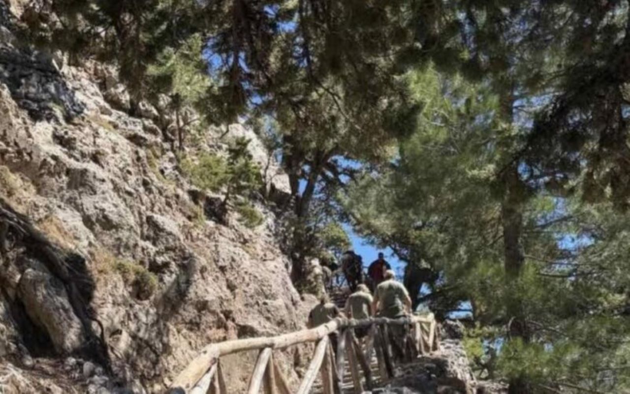 Κρήτη: Απεγκλωβίστηκαν ύστερα από 8 ημέρες οι εργαζόμενοι στο φαράγγι της Σαμαριάς (Βίντεο)