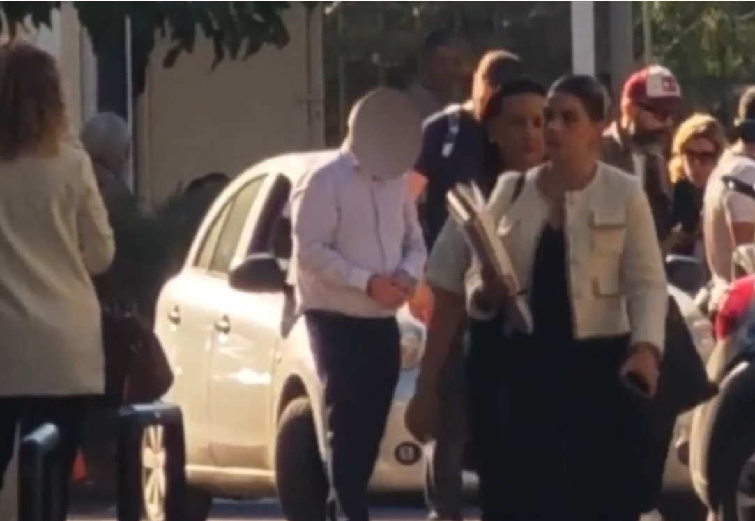 Στη φυλακή ο 52χρονος γυναικολόγος για παιδική πορνογραφία – Αρνείται τις κατηγορίες (Βίντεο)
