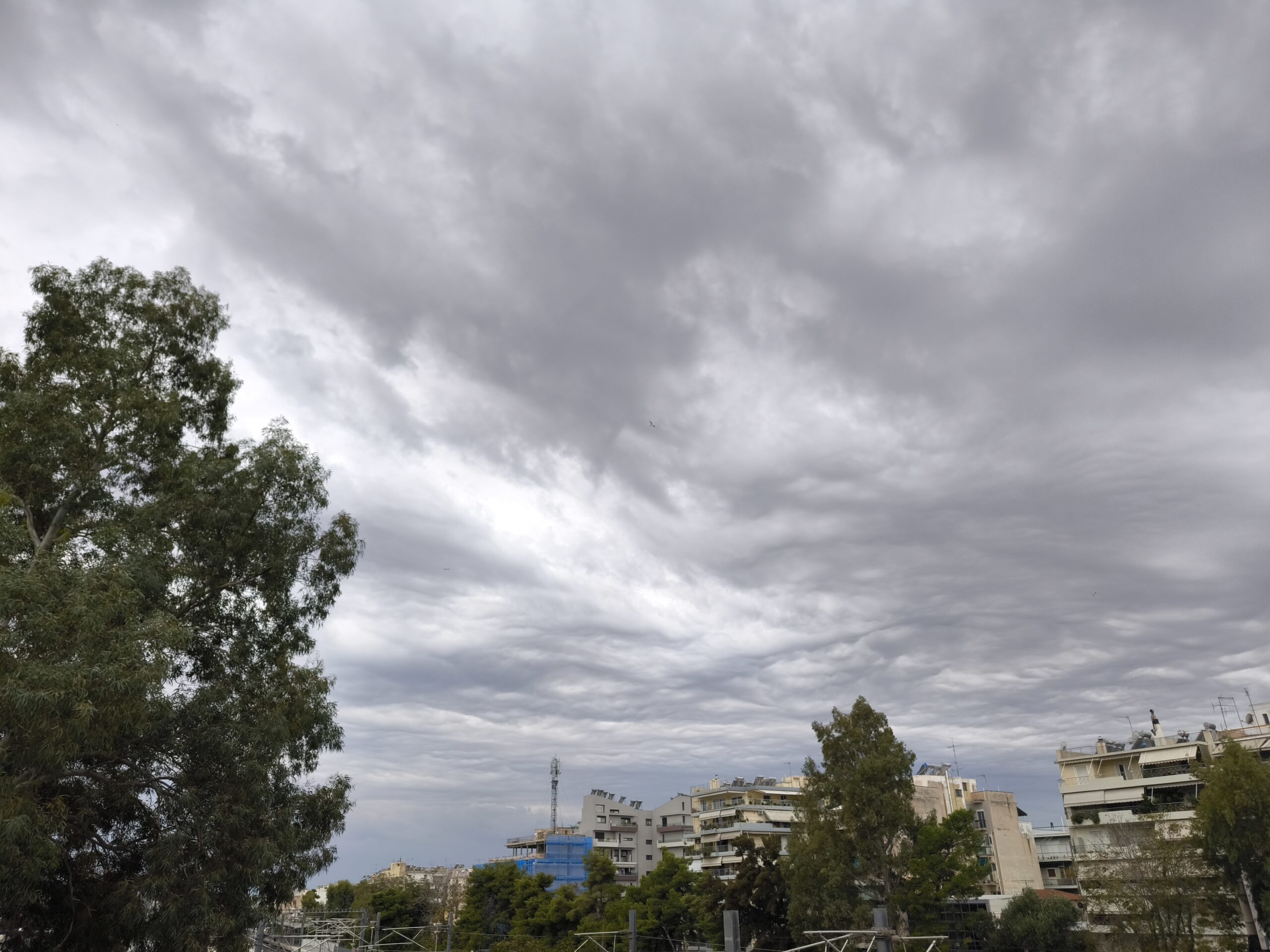Καιρός: Απότομη αλλαγή από την Κυριακή με καταιγίδες – Τι δείχνουν οι προβλέψεις για την 28η Οκτωβρίου, πως θα κάνουμε παρέλαση