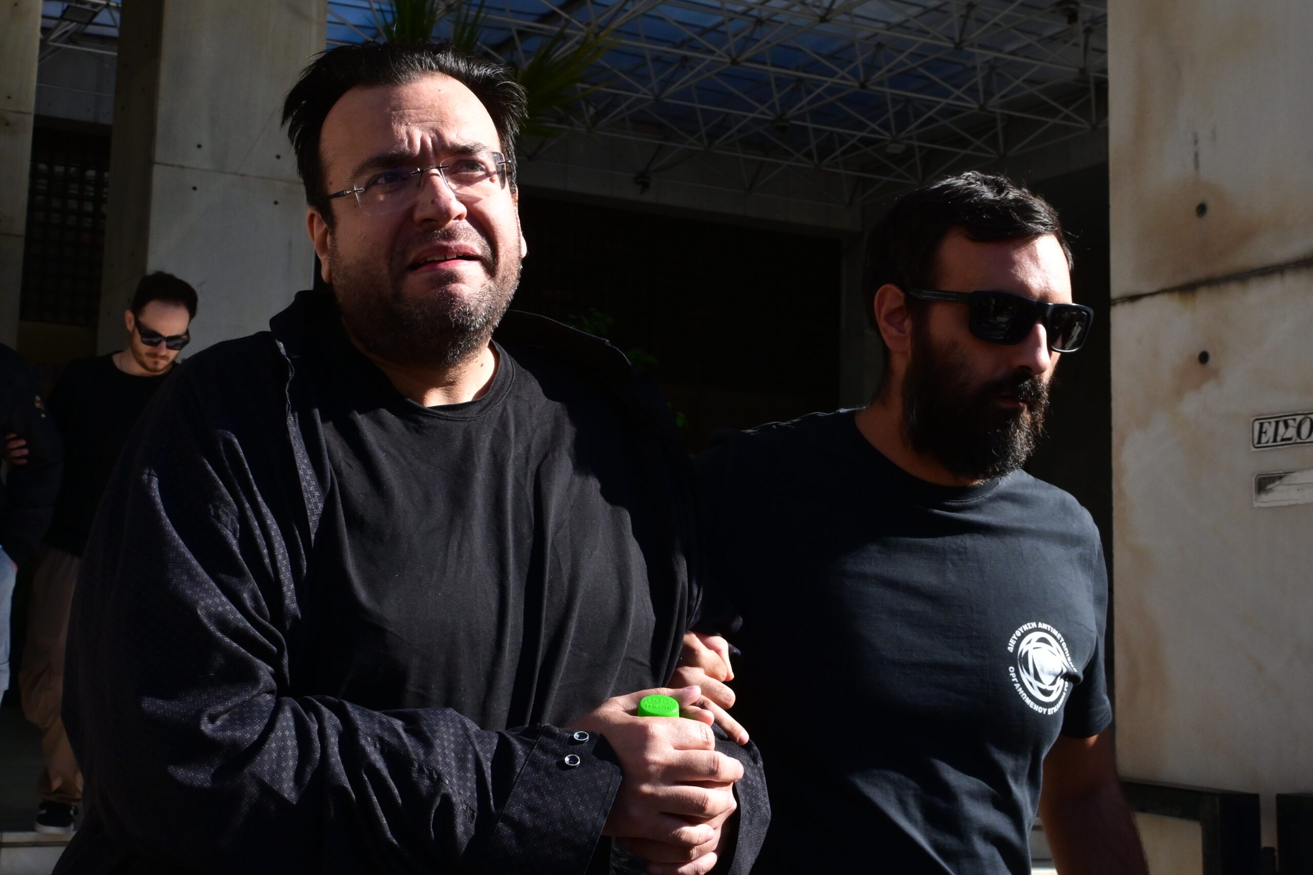 Καμπούρης: Αναλήψεις έως 2 εκατ. ευρώ, εικονικές εταιρείες και «νυχτοκάματα» καλλιτεχνών – Το βαρύ κατηγορητήριο