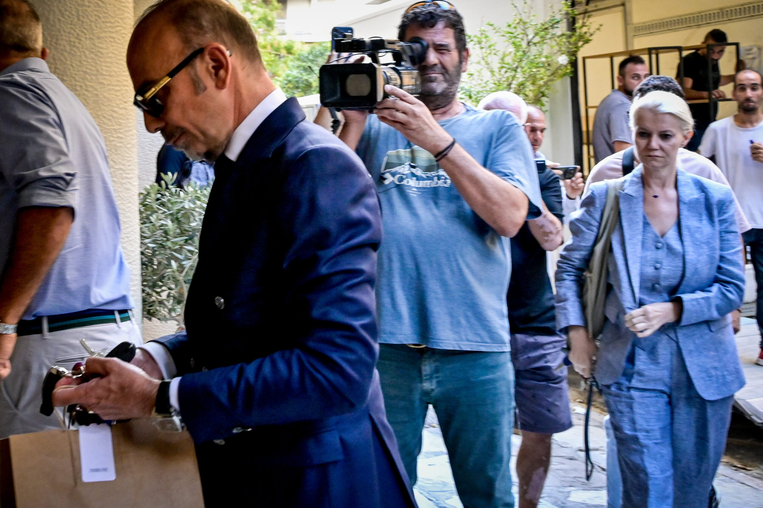 Υπόθεση Μαζωνάκη: Η 19χρονη κόρη «καίει» τον πατέρα της – Τι κατέθεσε για το ιατρείο και τις αναισθησίες (Βίντεο)