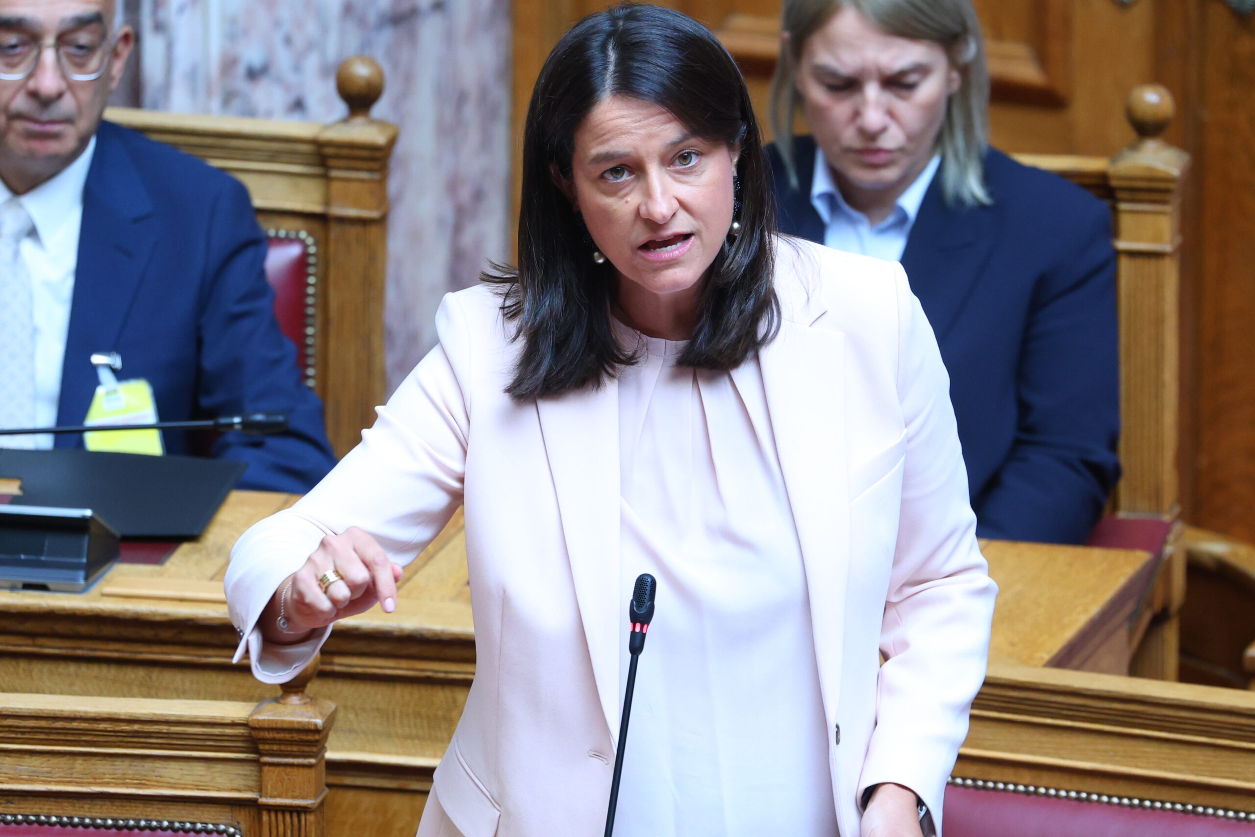 Κεραμέως: Νομοσχέδιο βάζει «φρένο» στη χρήση του ΑΙ στην εργασία – Οι νέοι κανόνες