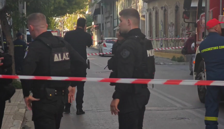 Κολωνός: «Έτρεχαν αίματα, πήρε φωτιά η είσοδος» – Συγκλονίζει η μαρτυρία για την έκρηξη στην πολυκατοικία (Βίντεο)