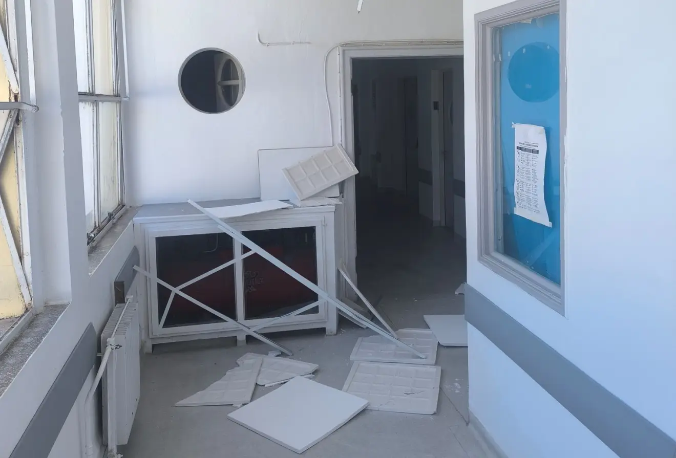 Νοσοκομείο Λέρου: Έπεσε ξανά ψευδοροφή σε διάδρομο – Τραυματίστηκε ασθενής