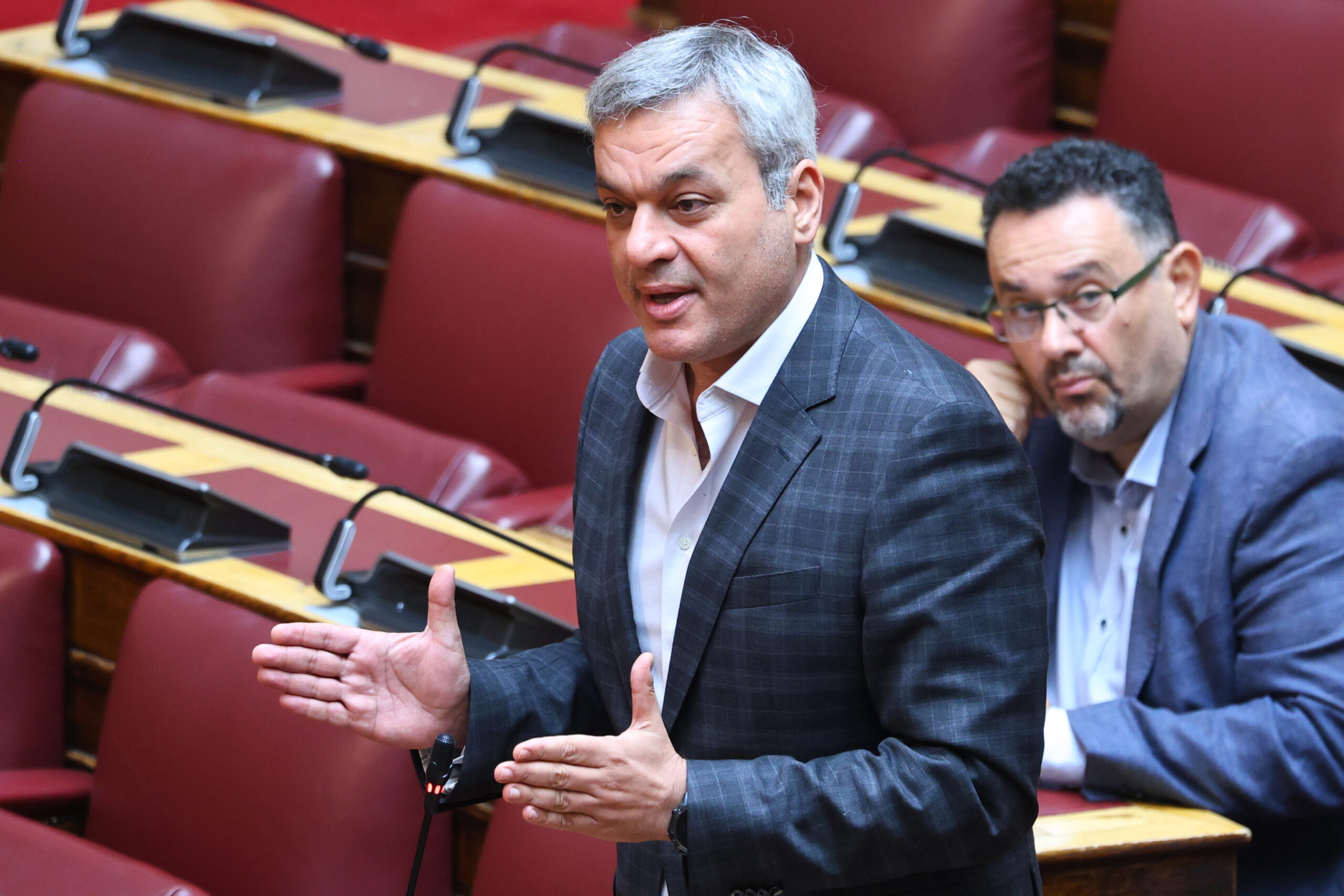 Χάρης Μαμουλάκης: Παραιτείται από βουλευτής – «Ανοίγει» ο δρόμος για την ΕΛ.ΑΣ.