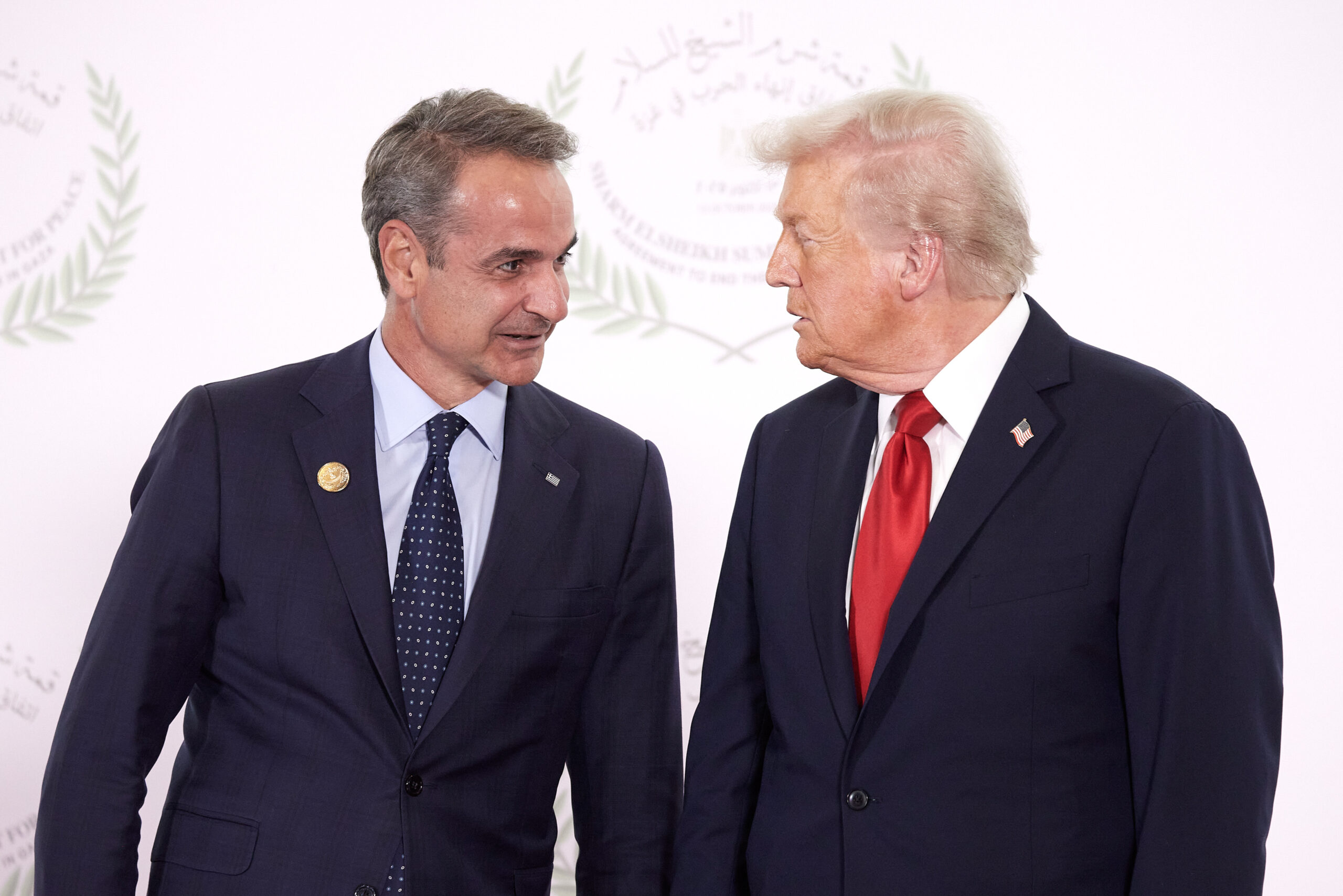 Το Μαξίμου «έχασε» την πρέσβη – Στον «αέρα» ο απευθείας δίαυλος με τον Τραμπ; – Η αποπομπή της Κίμπερλι Γκίλφοϊλ ανατρέπει την προνομιακή πρόσβαση στον Λευκό Οίκο 